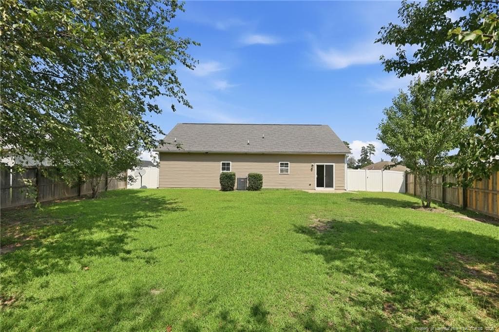 Photo 33 - 634 Collinwood Drive, Raeford, NC 28376