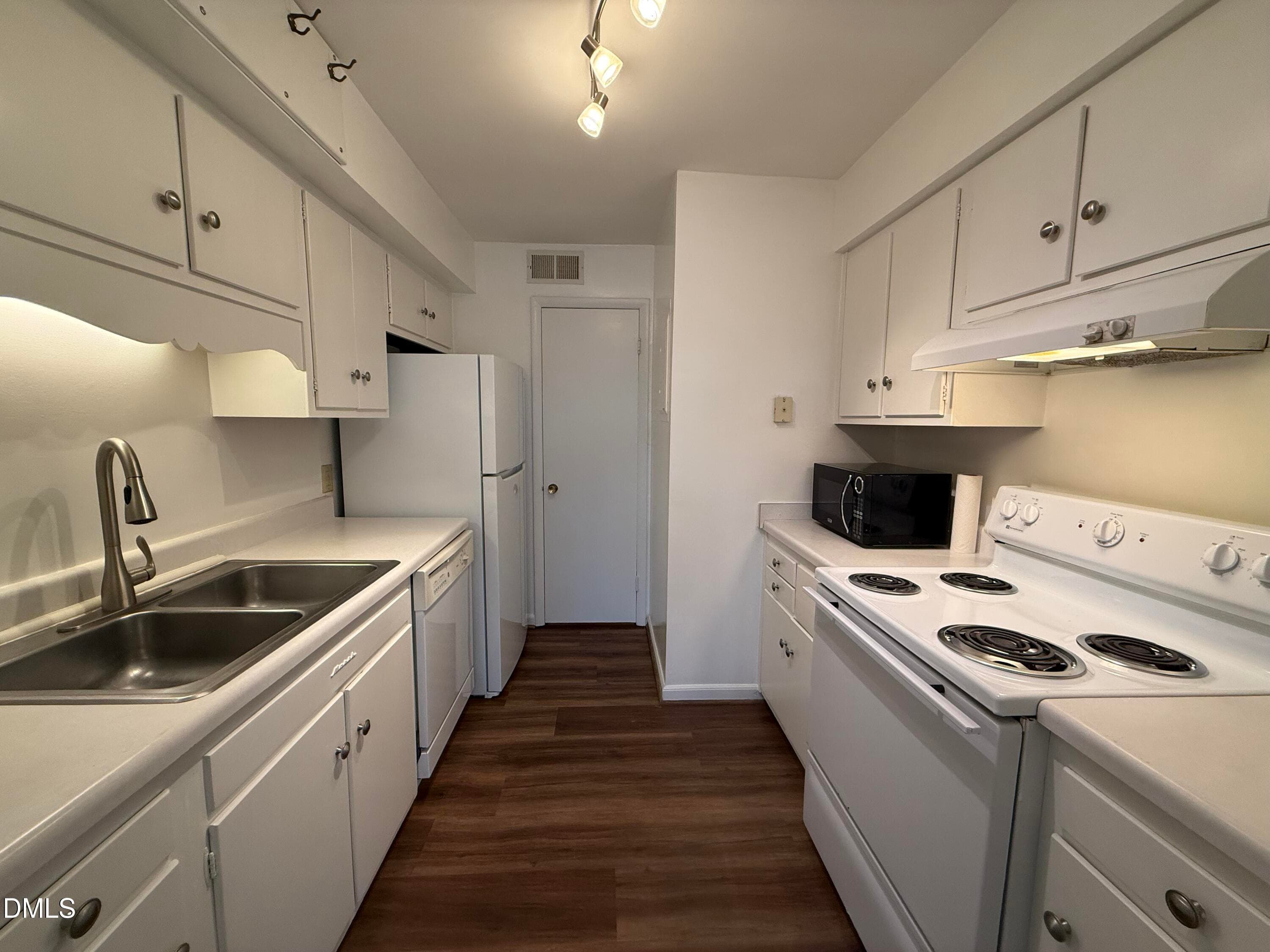 Kitchen - 1228 Teakwood Place, Raleigh, NC 27606, Raleigh