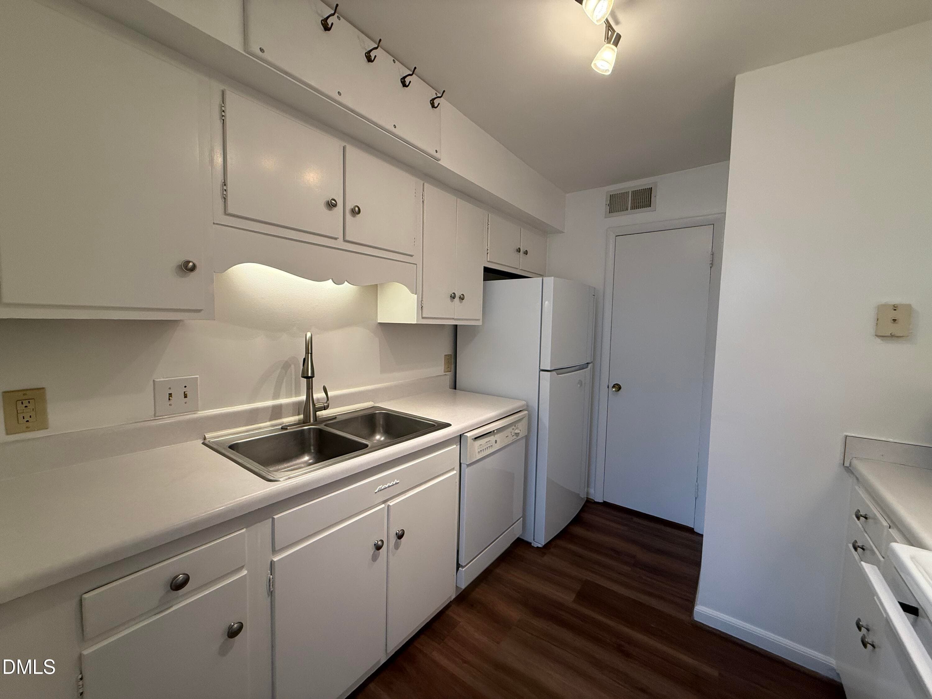 Kitchen - 1228 Teakwood Place, Raleigh, NC 27606, Raleigh