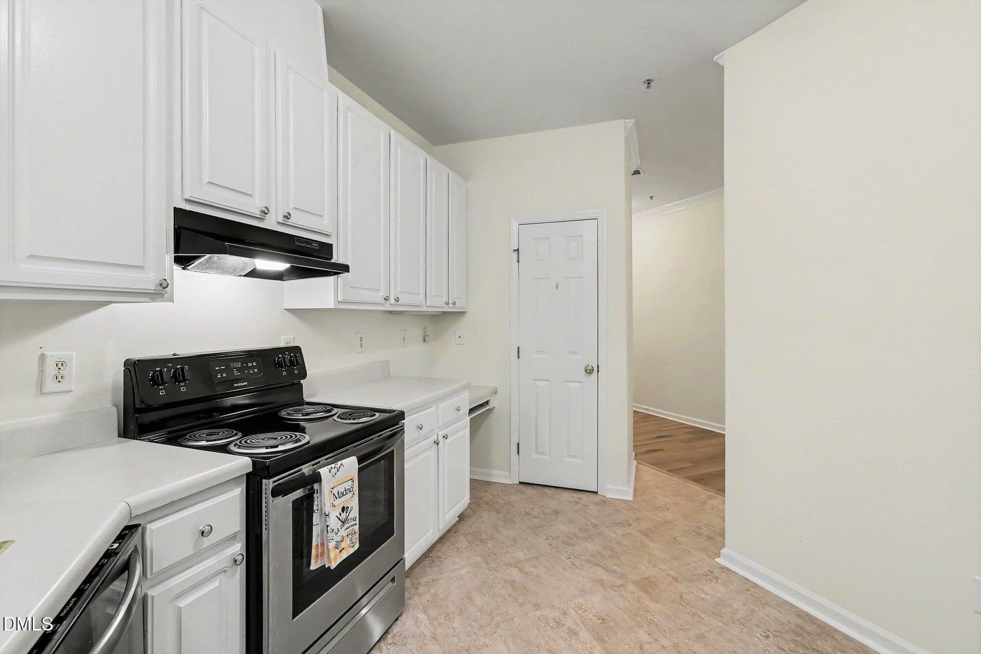 013_file_8915 - 511 Glenolden Court, Cary, NC 27513