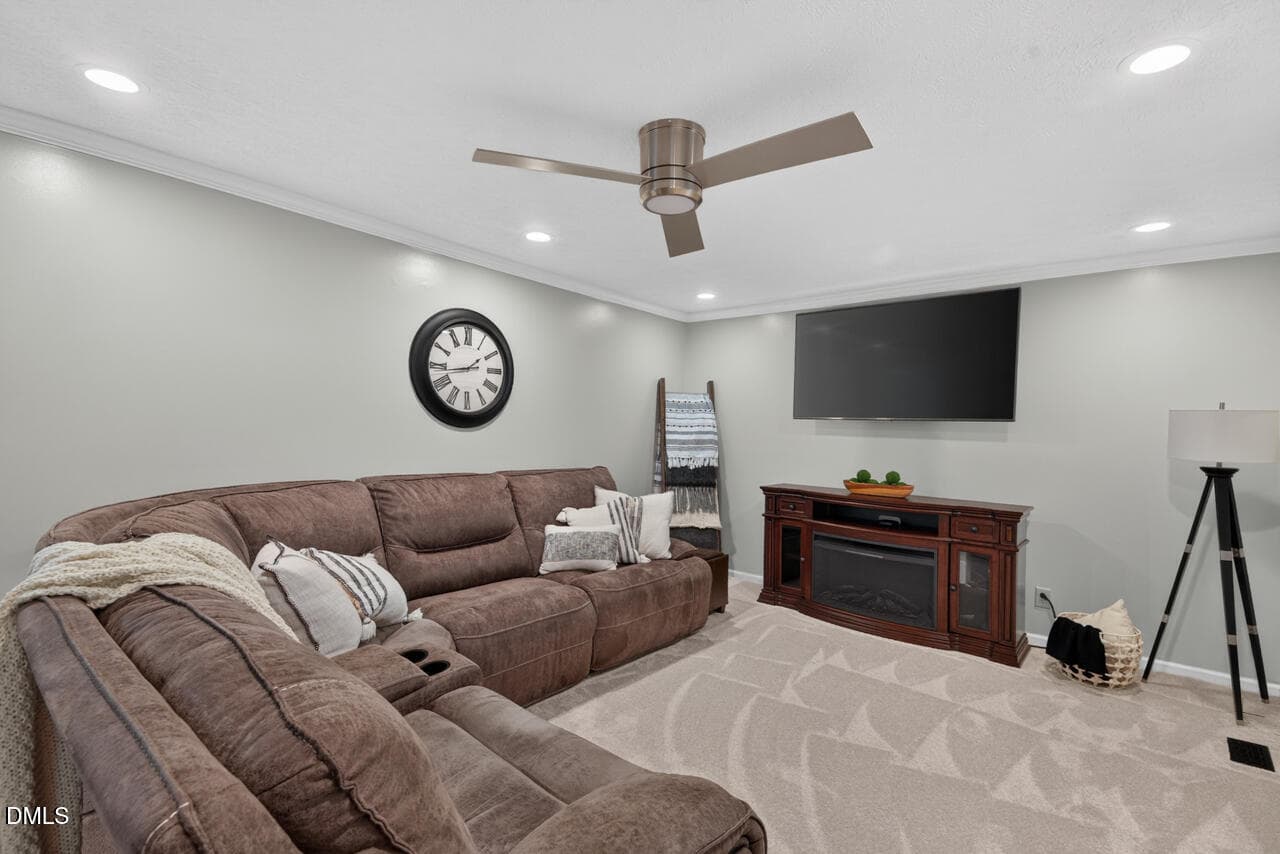22 1 - 3308 Hawk Ridge Road, Chapel Hill, NC 27516