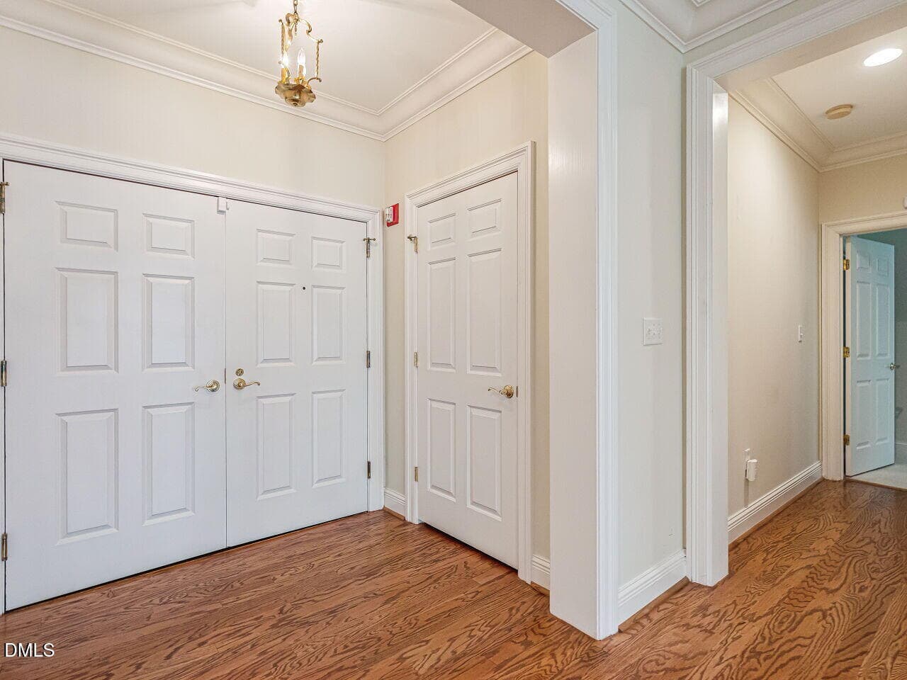 003-1280x960-foyer - 2701 Glenwood Gardens Lane 208, Raleigh, NC 27608