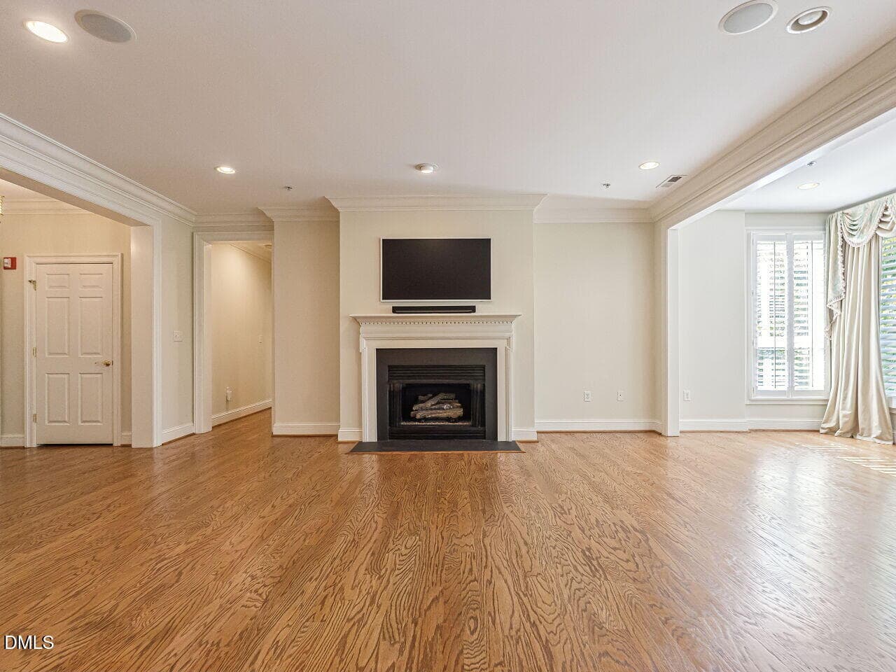 008-1280x960-living-room - 2701 Glenwood Gardens Lane 208, Raleigh, NC 27608