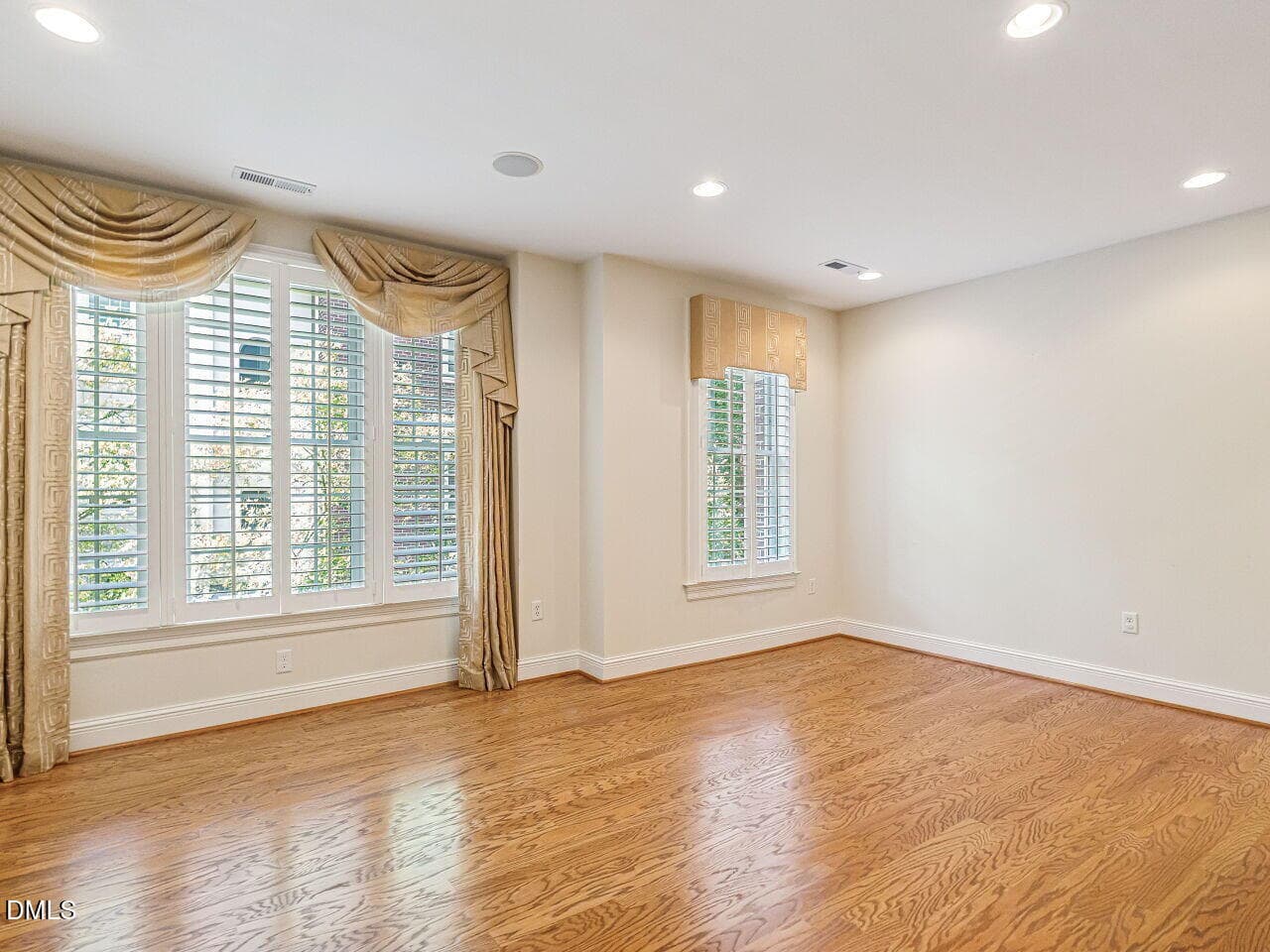 013-1280x960-family-room - 2701 Glenwood Gardens Lane 208, Raleigh, NC 27608
