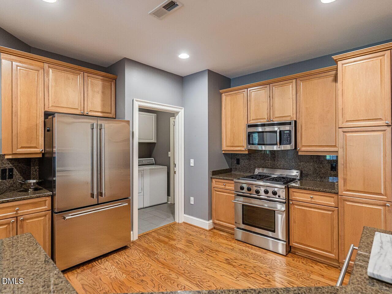016-1280x960-kitchen - 2701 Glenwood Gardens Lane 208, Raleigh, NC 27608
