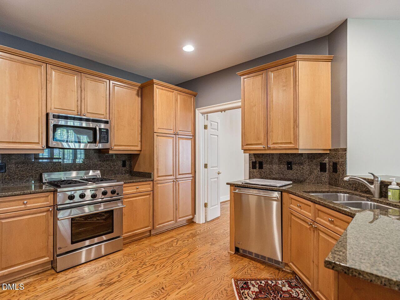 017-1280x960-kitchen - 2701 Glenwood Gardens Lane 208, Raleigh, NC 27608