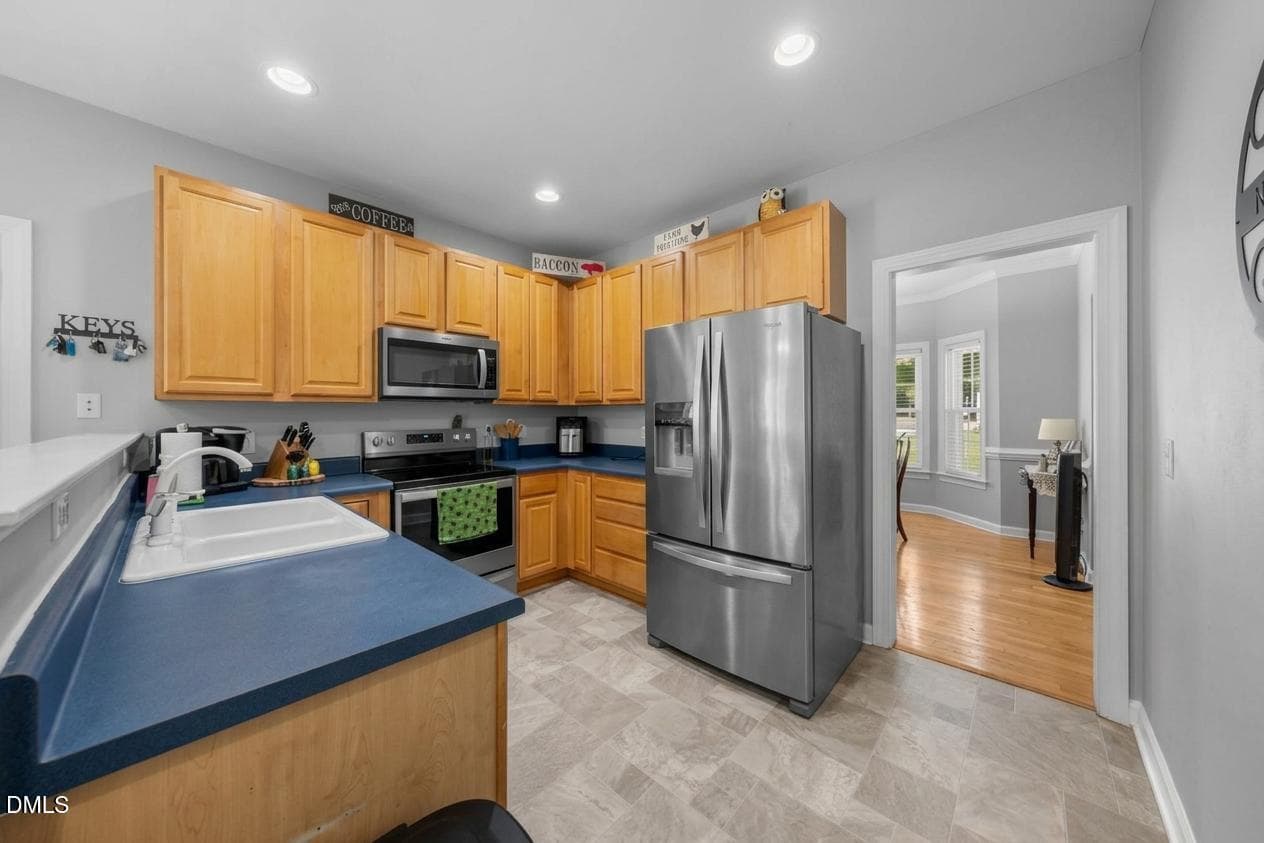 Refrigerator conveys - 5609 Paces Ferry Drive, Durham, NC 27712