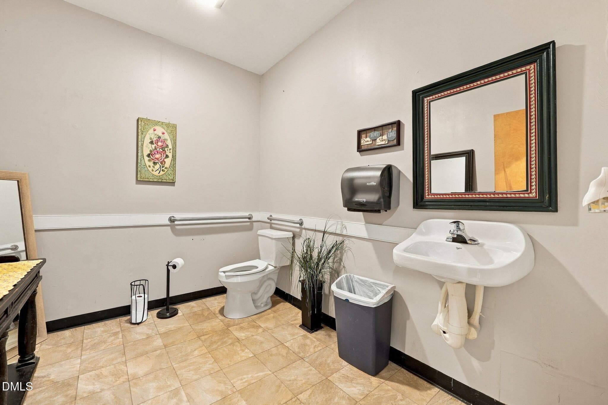 30-web-or-mls-IMG_2906 - 223 S Scales Street 219, Reidsville, NC 27320