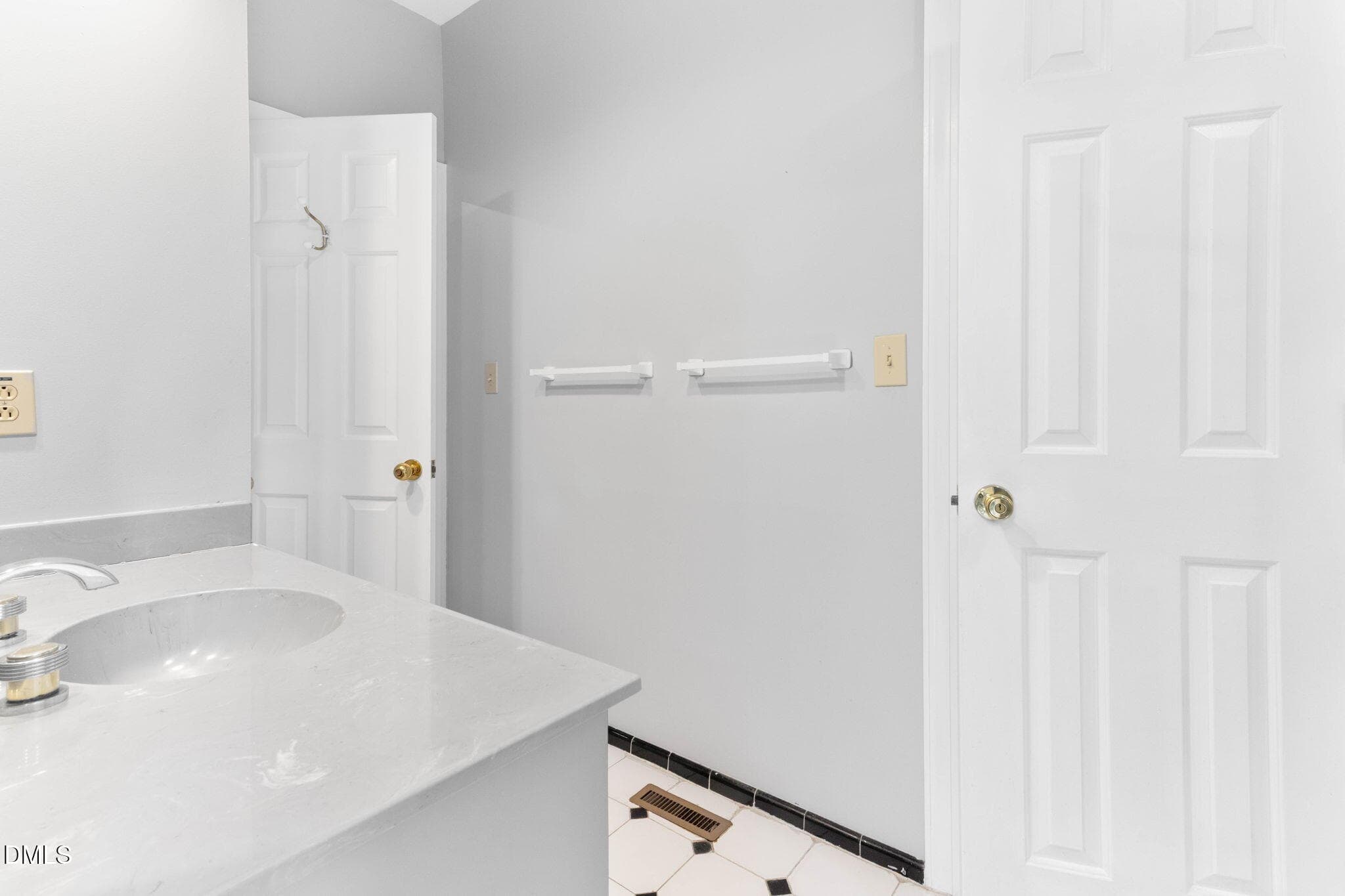 47-web-or-mls-IMG_0600 - 4205 Swarthmore Road, Durham, NC 27707