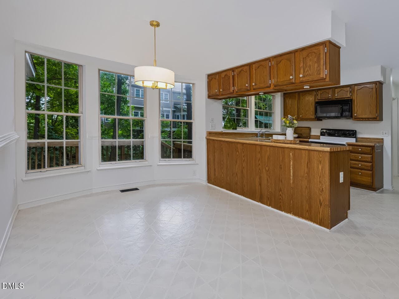 23-Informal Dining - 106 Foscoe Lane, Cary, NC 27513