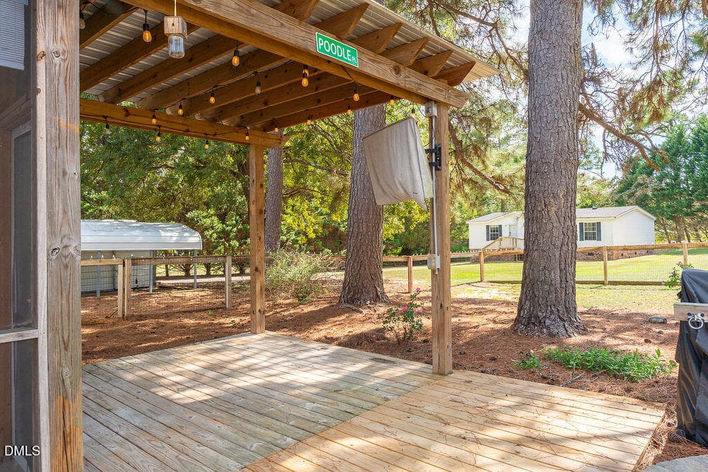 Deck for Entertaining with TV mounts - 3199 Nc-55, Coats, NC 27521