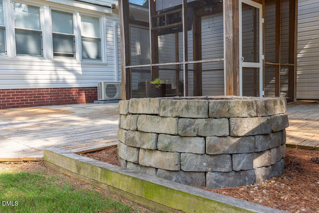 Plenty of Space for all your Guest - 3199 Nc-55, Coats, NC 27521