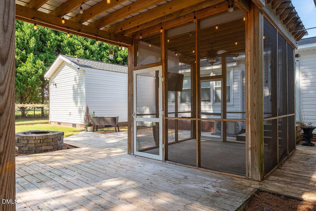Multiple sitting areas - 3199 Nc-55, Coats, NC 27521