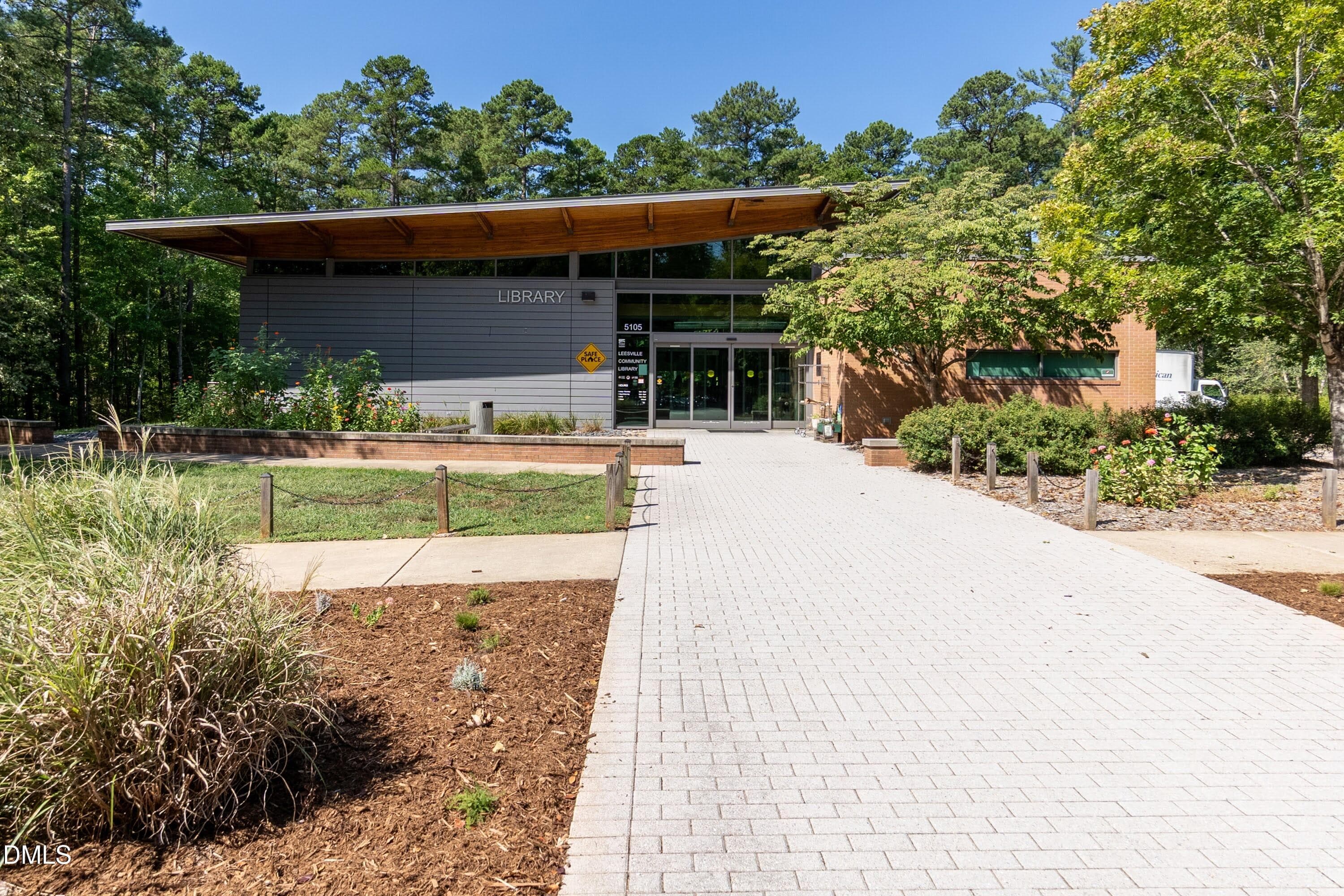 Library 01 - 4213 Oakthorne Way, Raleigh, NC 27613