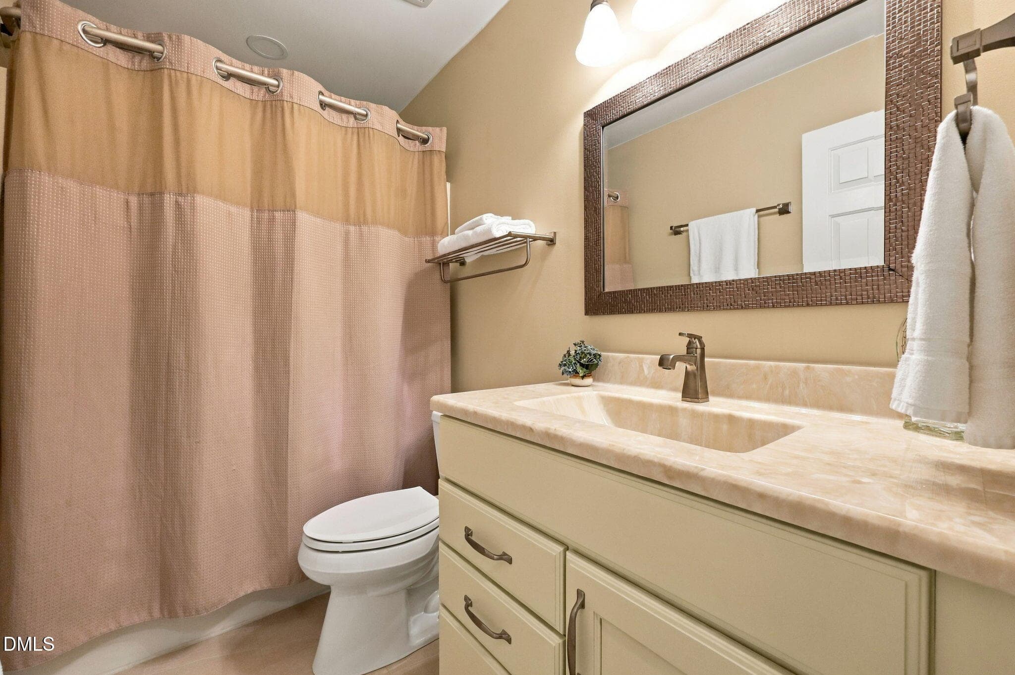 Hall Full Bath - 6412 Meadow View Drive, Raleigh, NC 27609