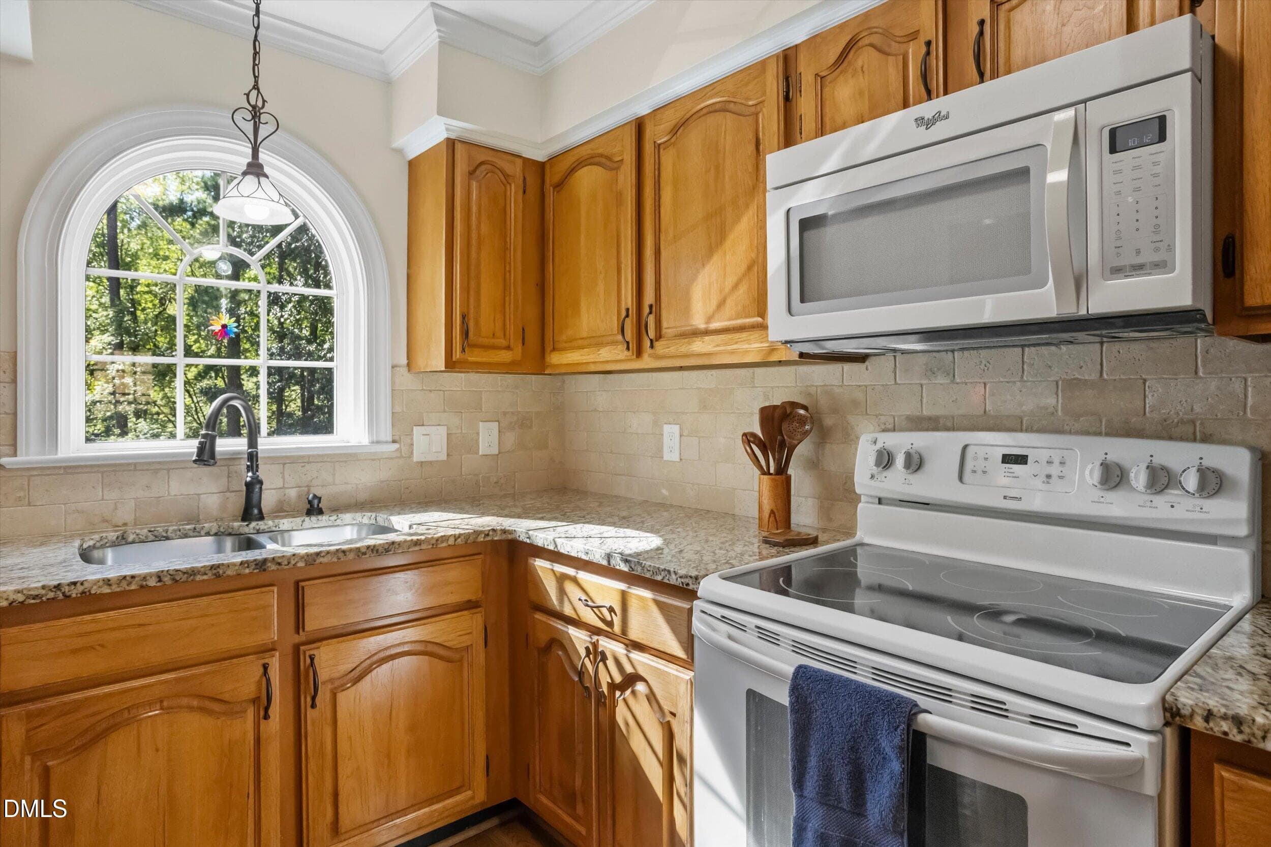 Kitchen4-6707 Queen Annes Dr - 6707 Queen Annes Drive, Raleigh, NC 27613