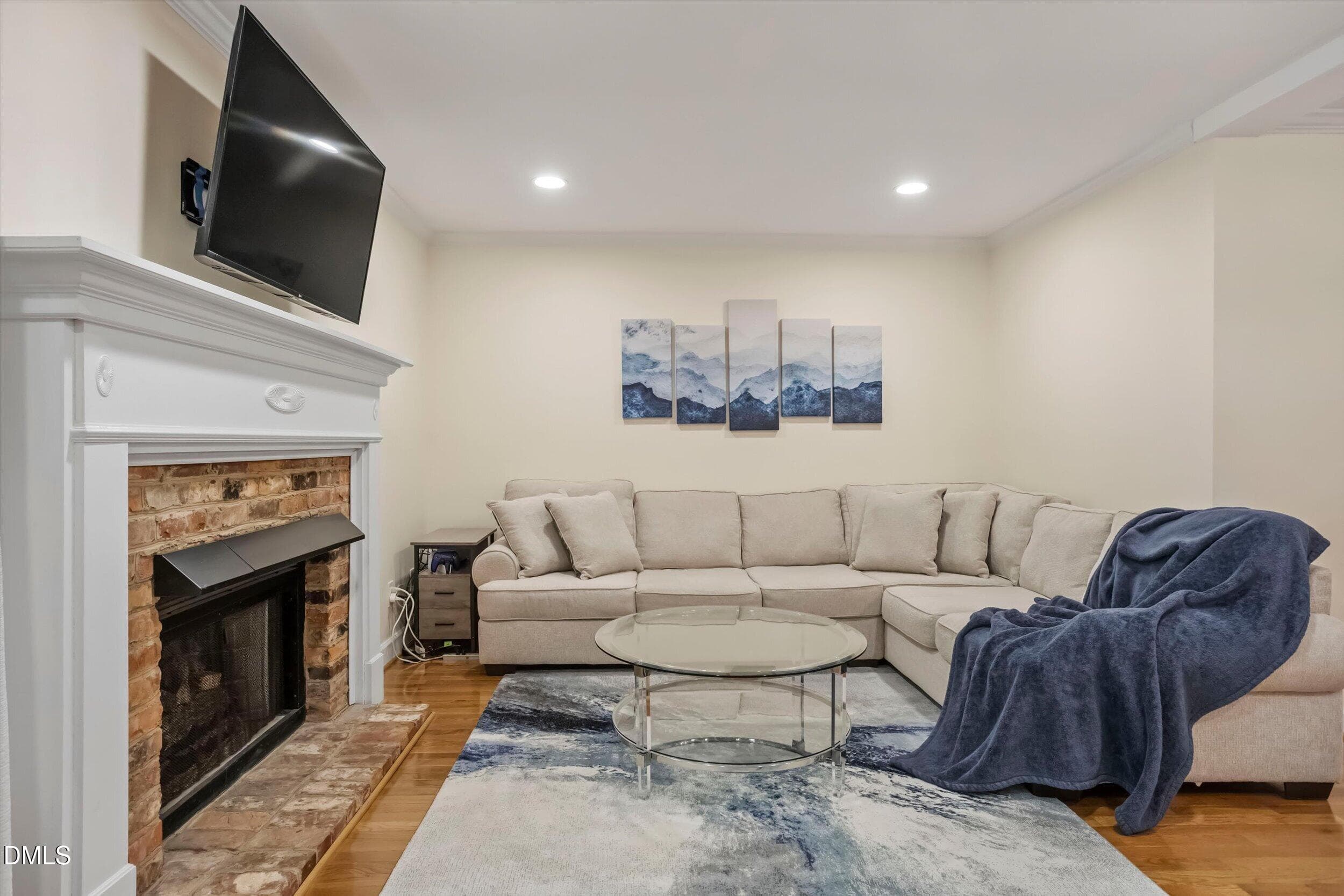 Living2-6707 Queen Annes Dr - 6707 Queen Annes Drive, Raleigh, NC 27613