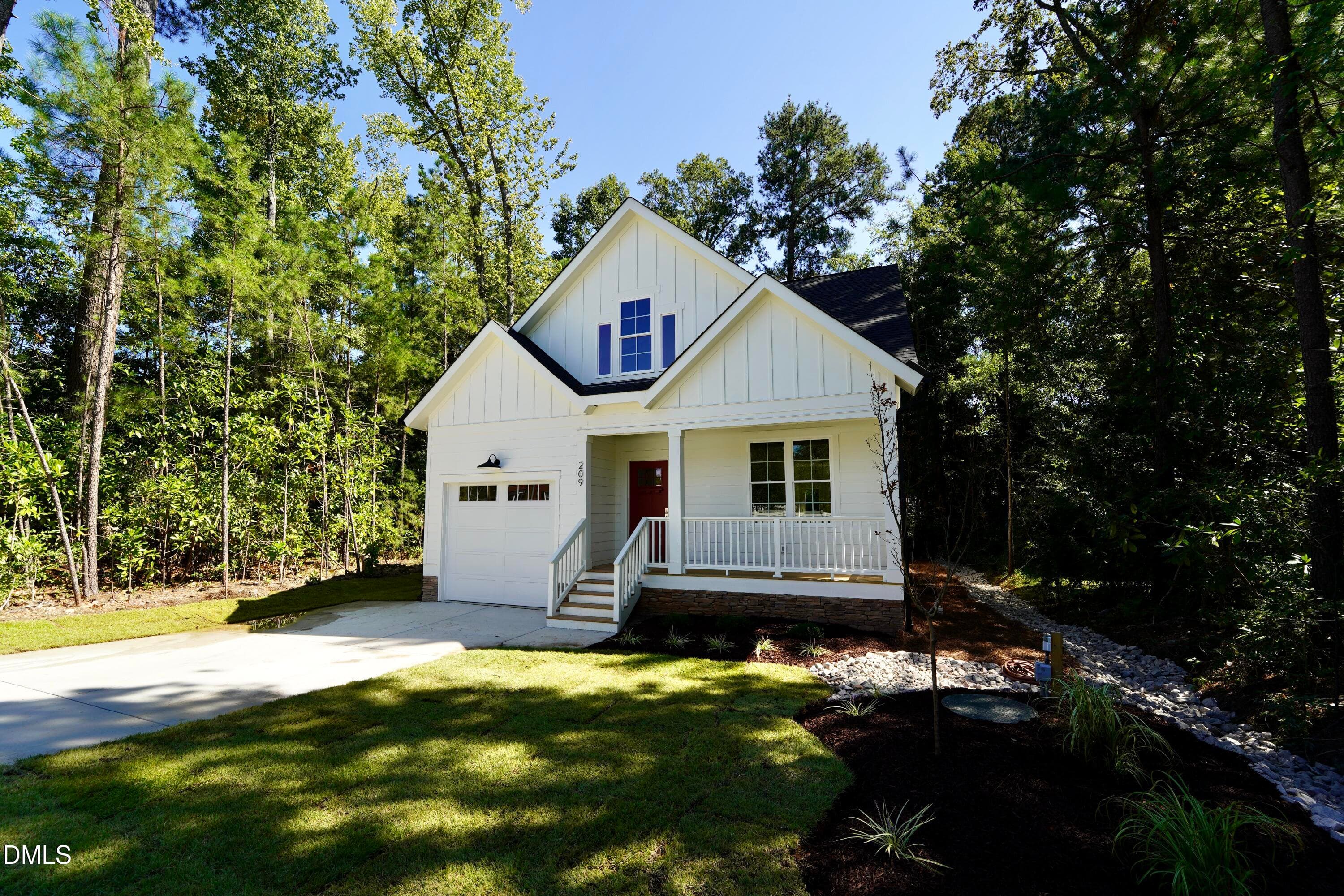 DSC08705 - 209 W Franklin Street, Zebulon, NC 27597