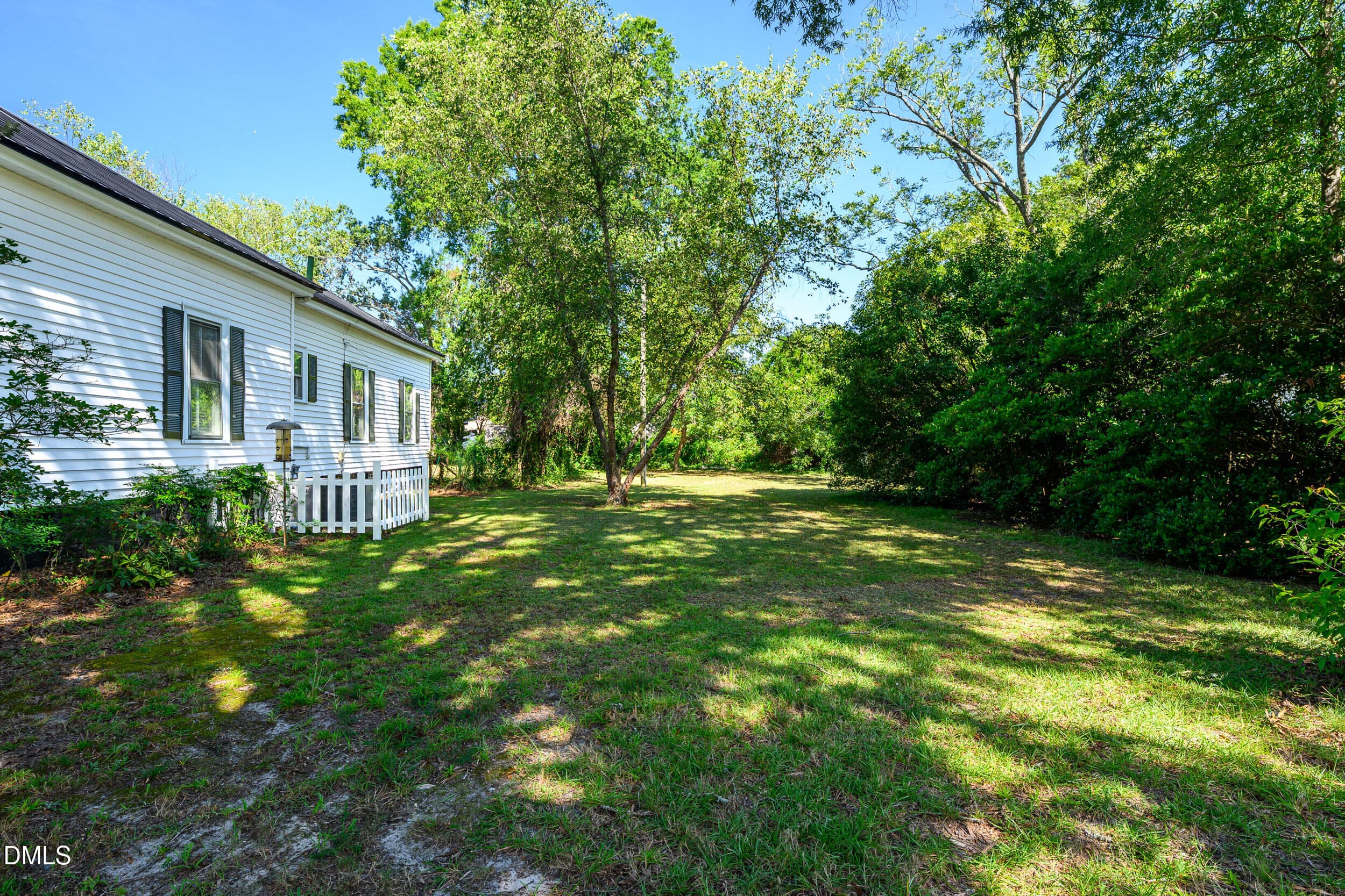 Side Yard - 412 W Walnut Street, Tarboro, NC 27886