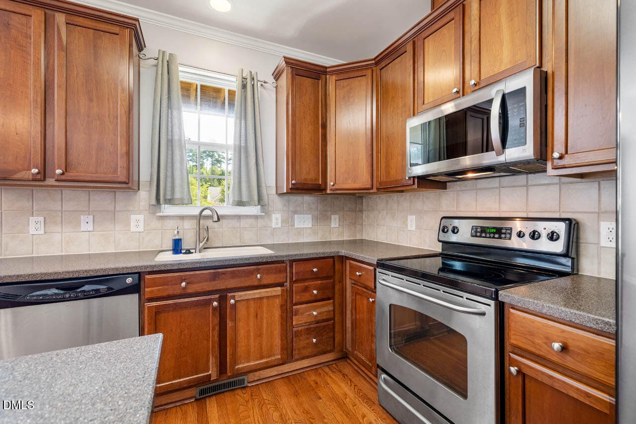 Kitchen - 255 Bally Shannon Way, Apex, NC 27539