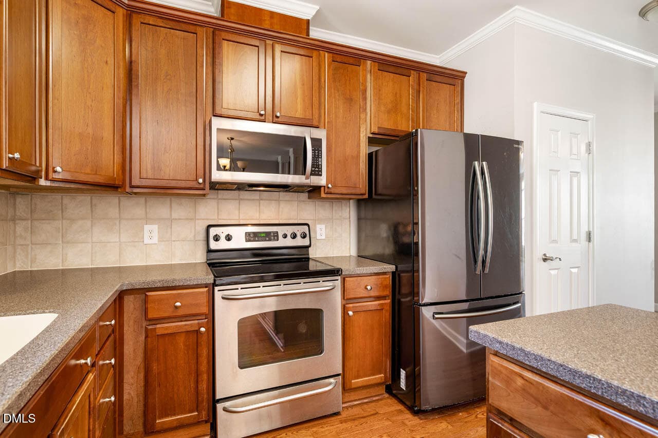 Kitchen - 255 Bally Shannon Way, Apex, NC 27539