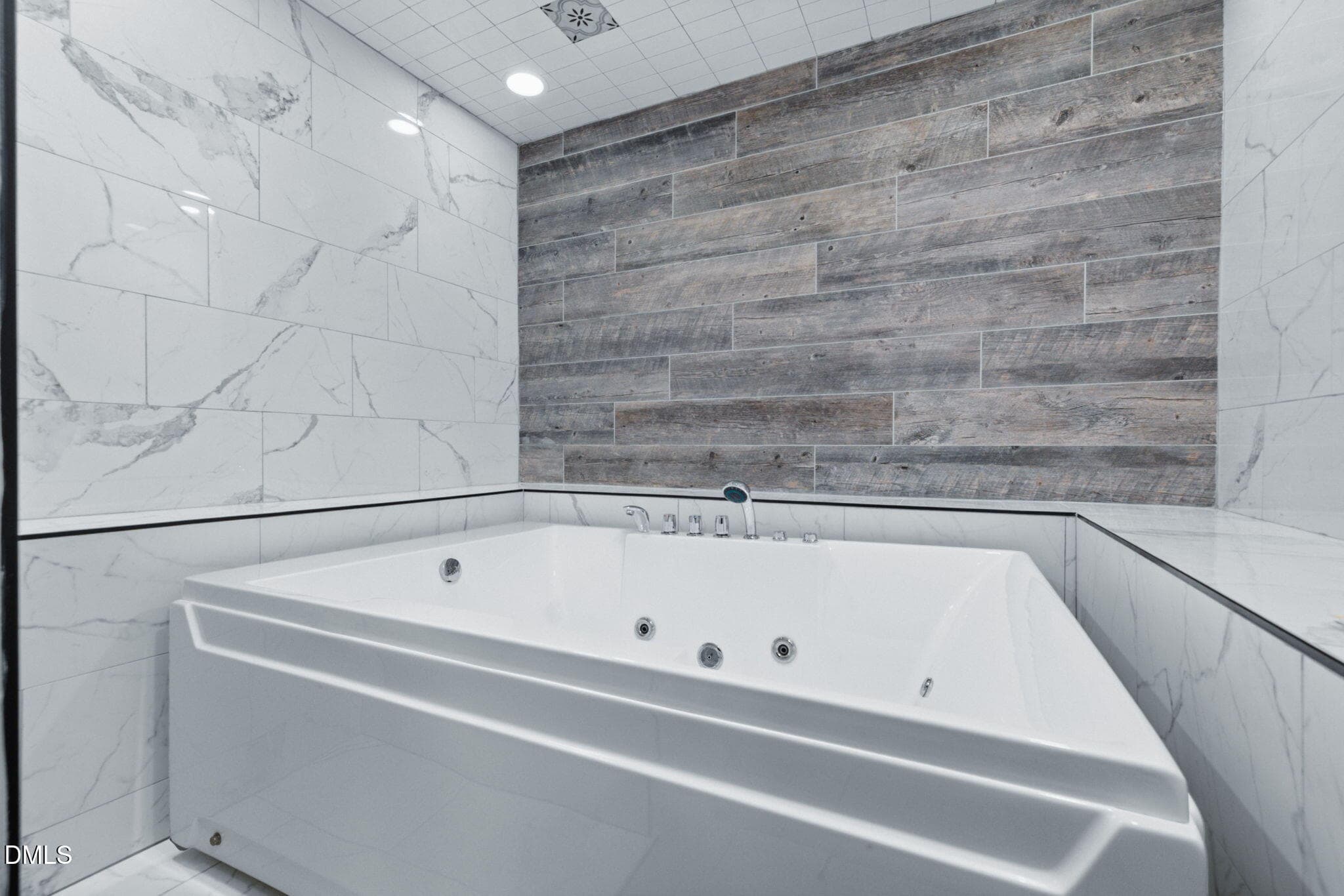 Private Spa Room - 415 Cecil Street, Durham, NC 27707