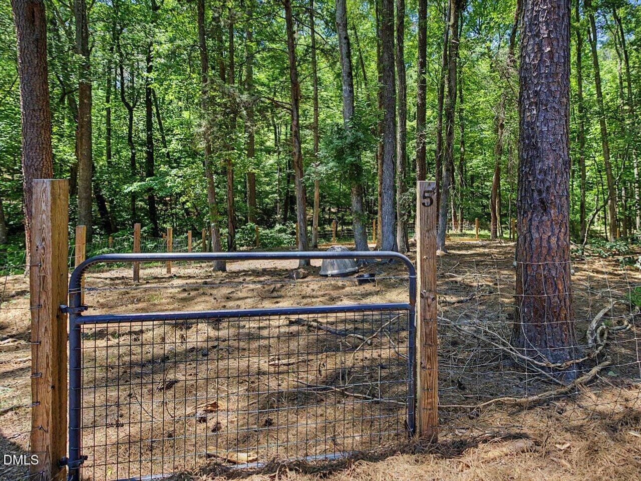 204-5 Shaded Enclosures - 1101 New Hope Church Road, Apex, NC 27523