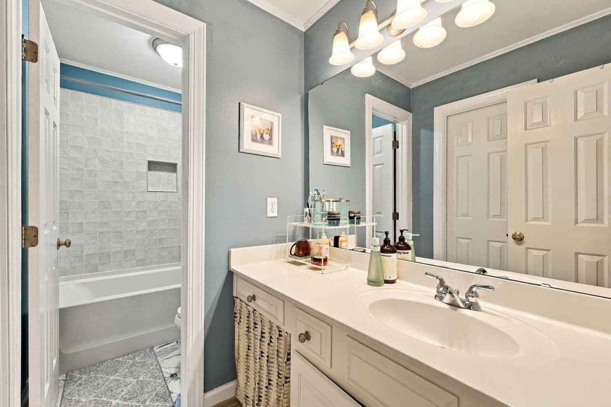 31-web-or-mls-IMG_0050_Edit.jpg - 7204 Summit Waters Lane, Raleigh, NC 27613