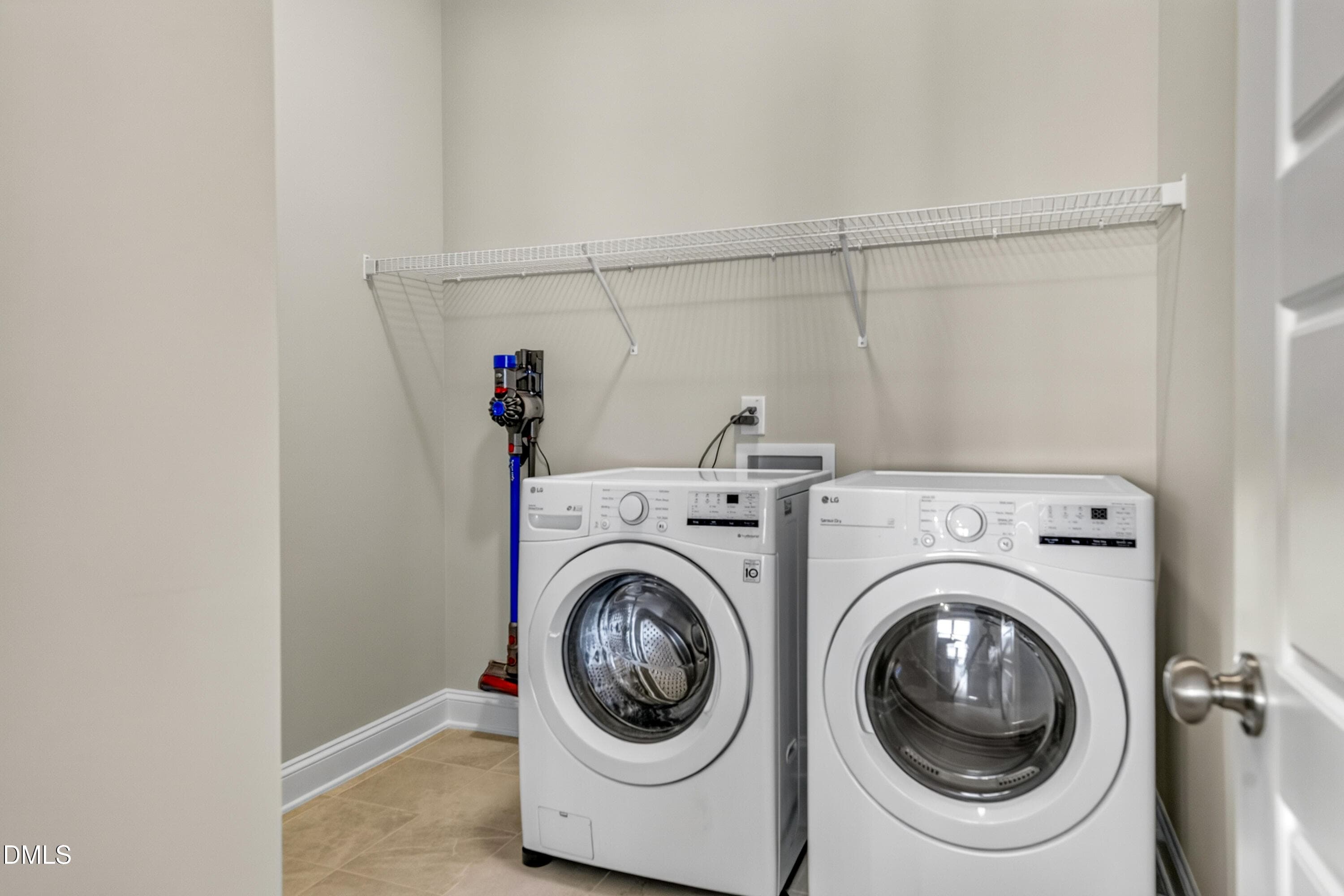 Oversized laundry room - 1016 Ashcliff Lane, Durham, NC 27703