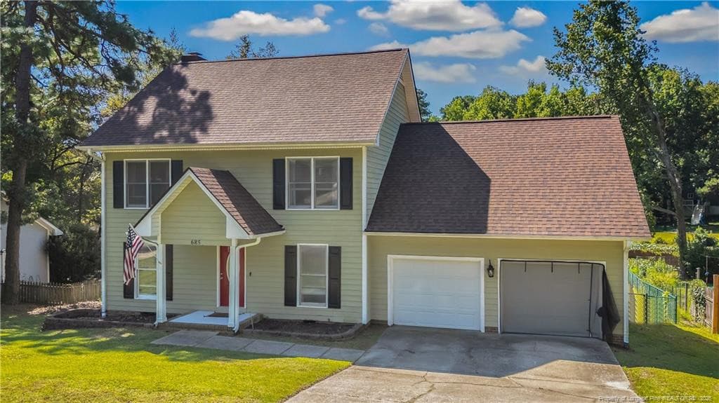 Photo 3 - 685 Georgetown Circle, Fayetteville, NC 28314