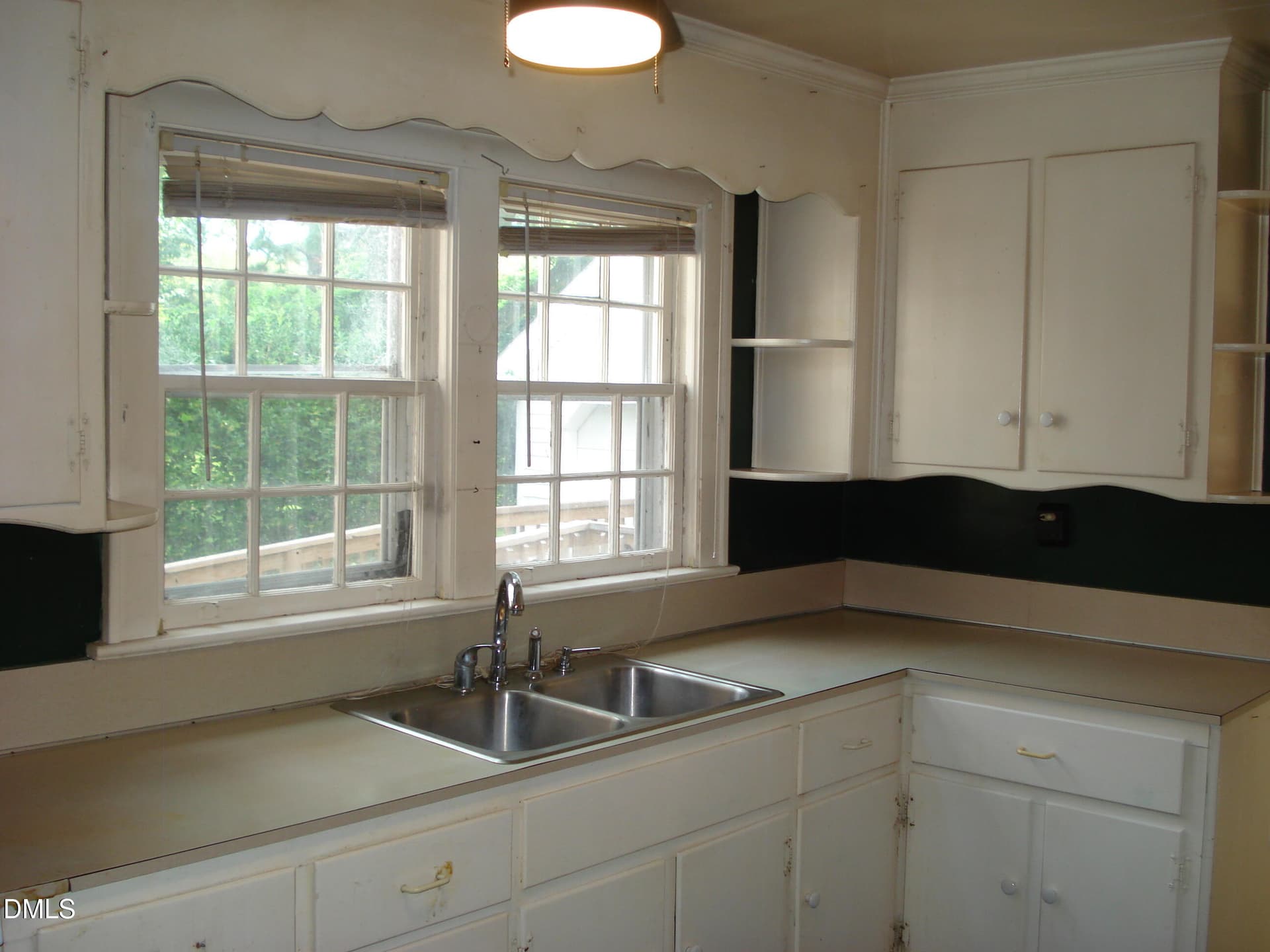 DSC00022 - 700 N Raiford Street, Selma, NC 27576