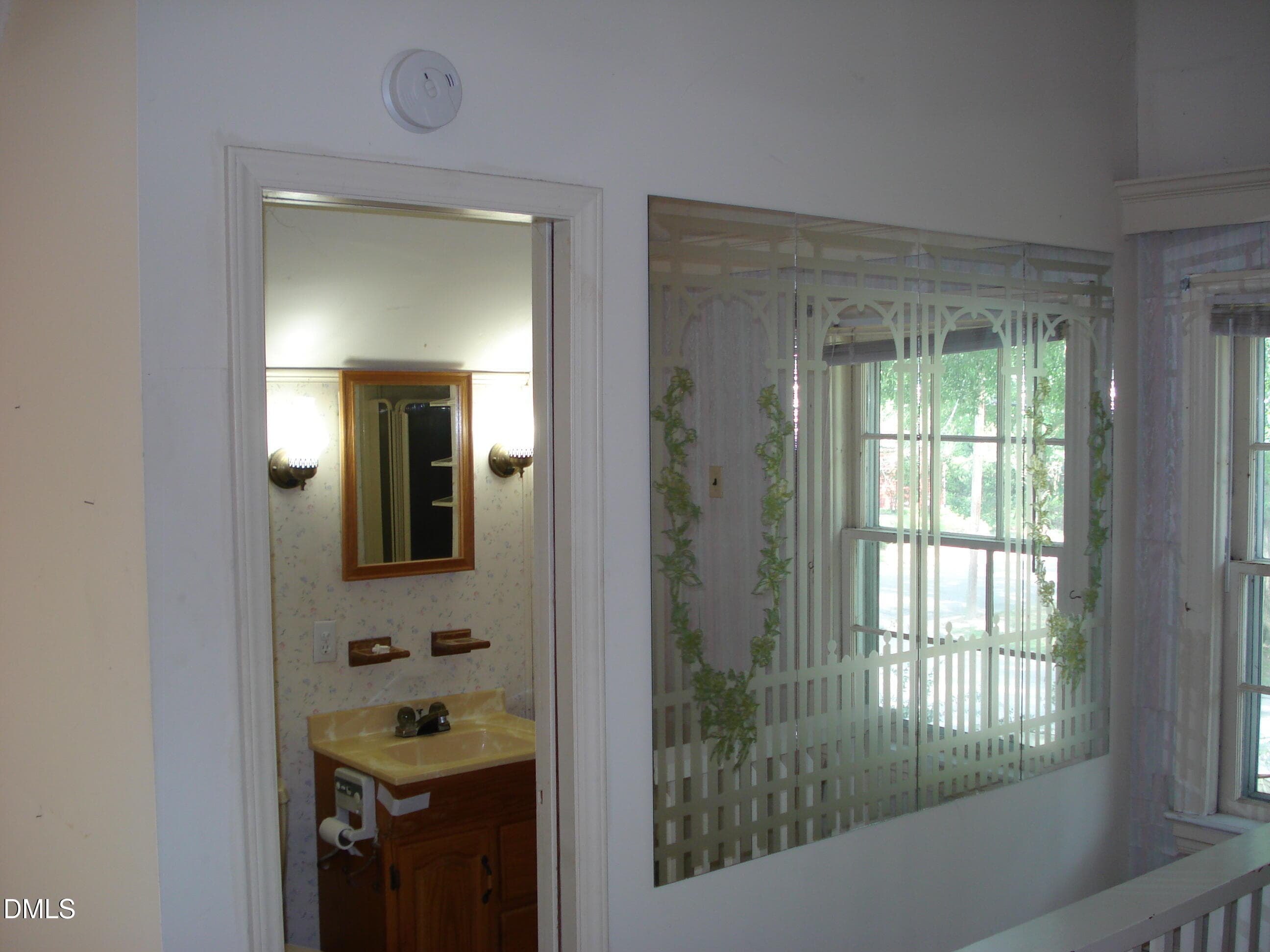 DSC00049 - 700 N Raiford Street, Selma, NC 27576