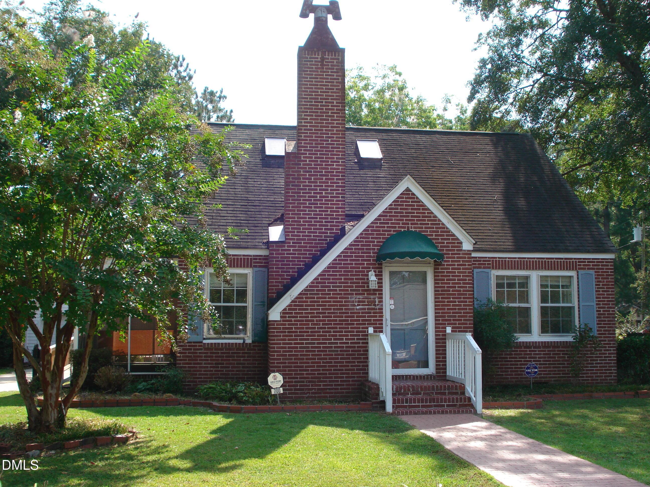 DSC00057 - 700 N Raiford Street, Selma, NC 27576