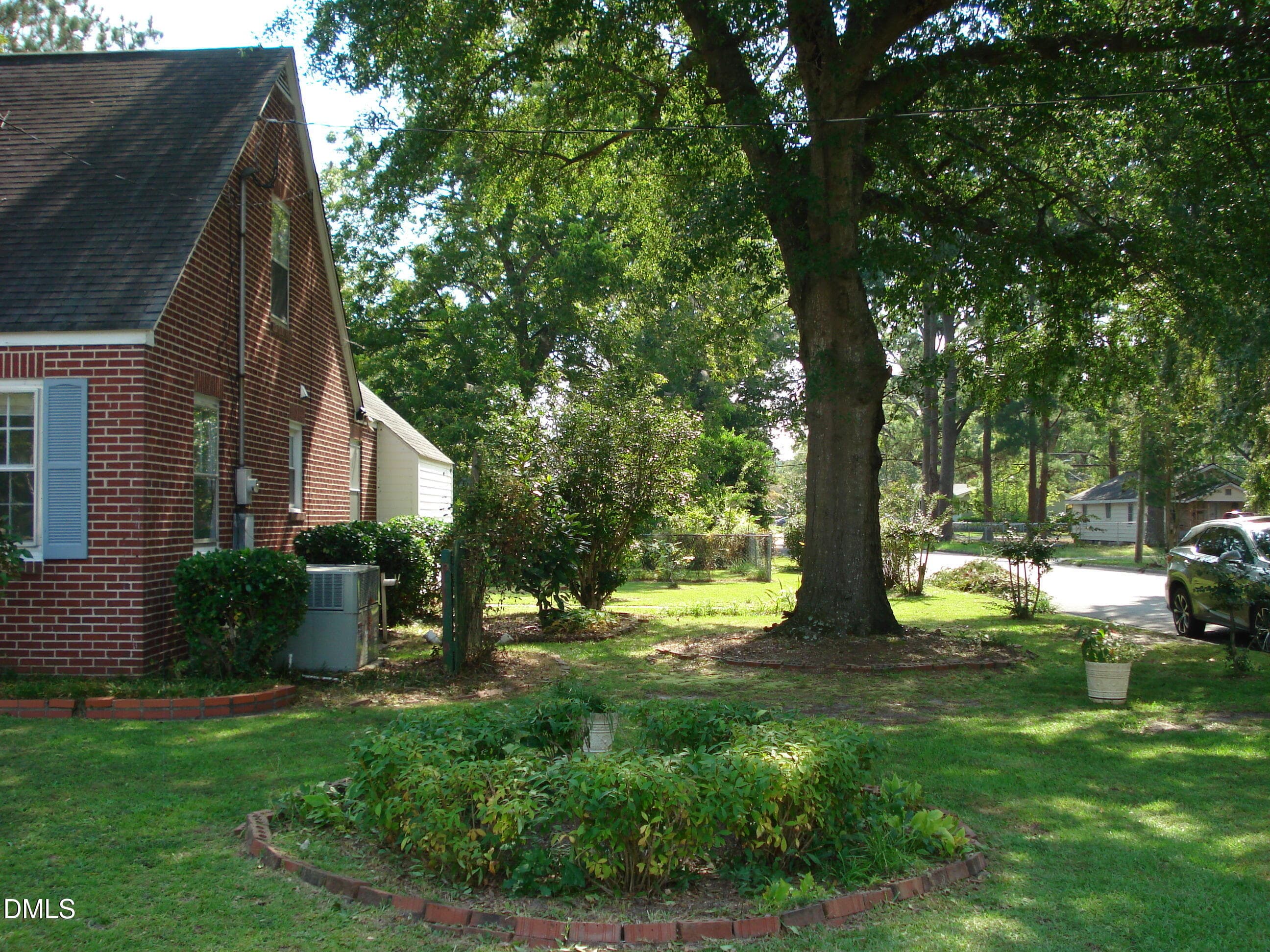 DSC00060 - 700 N Raiford Street, Selma, NC 27576