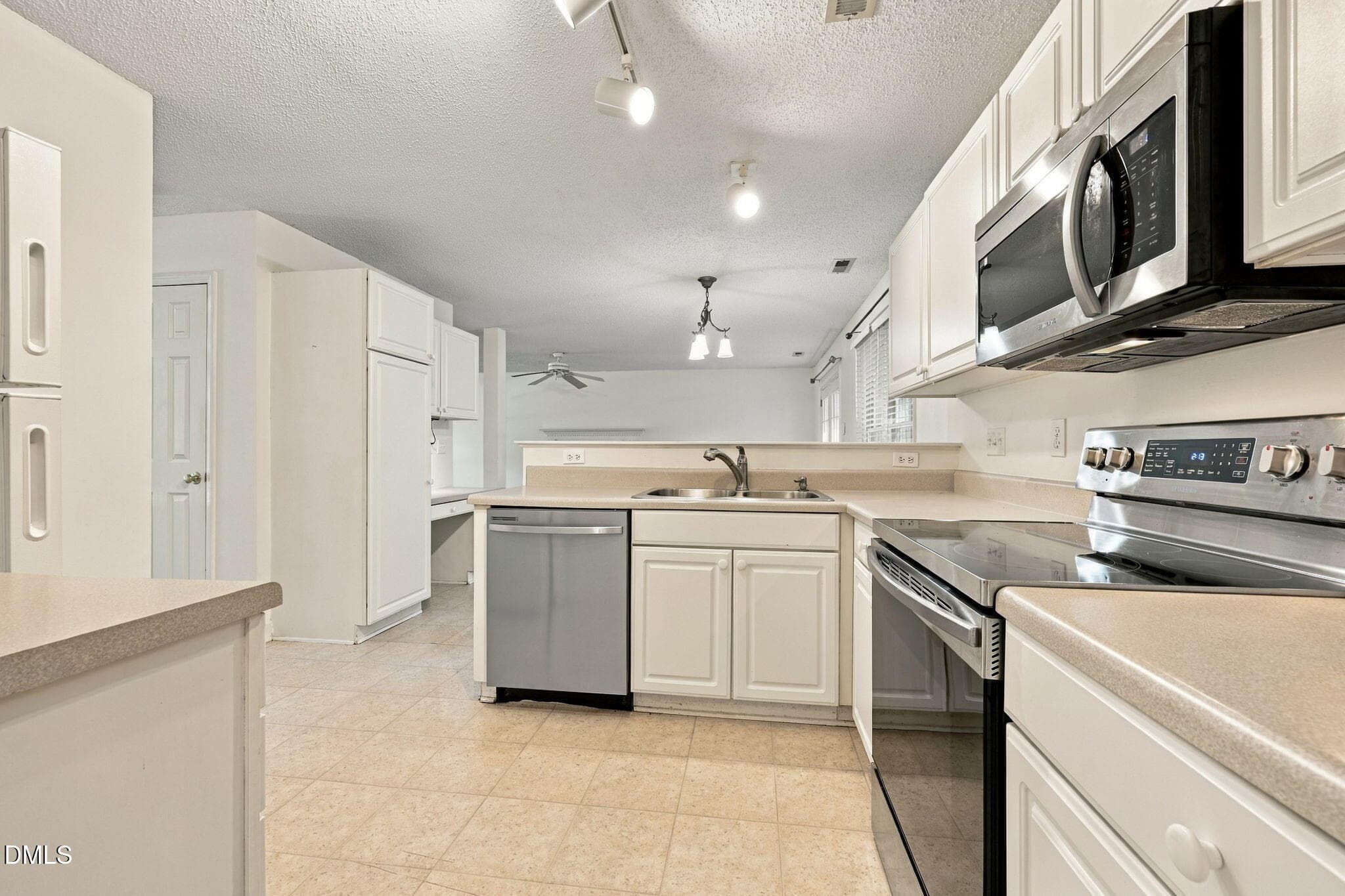 wilderness kitchen stainless show - 3118 Wilderness Road, Durham, NC 27712