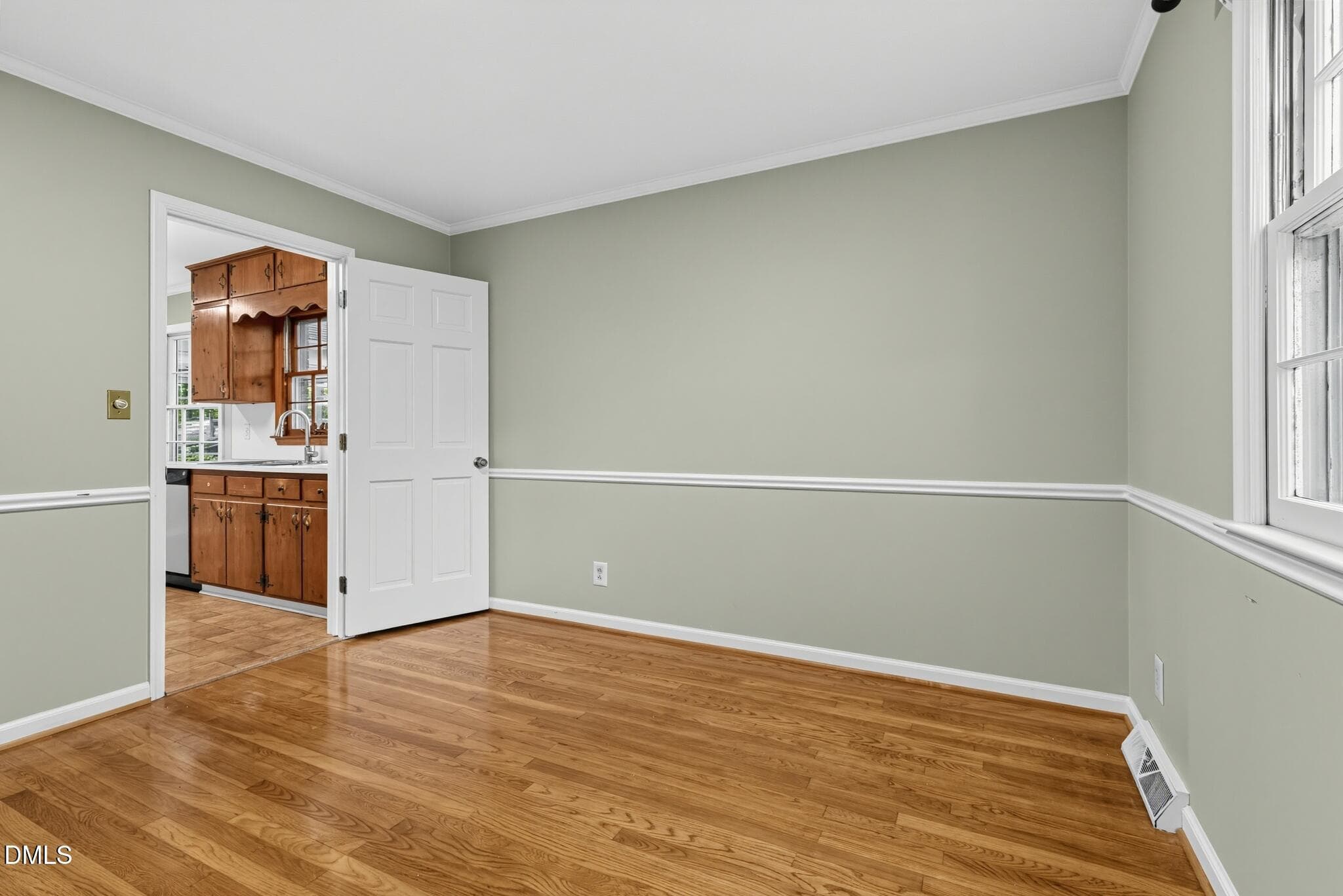 16_4700_Oakcliffe_Rd-Living_room-0828 - 4700 Oakcliffe Road, Greensboro, NC 27406