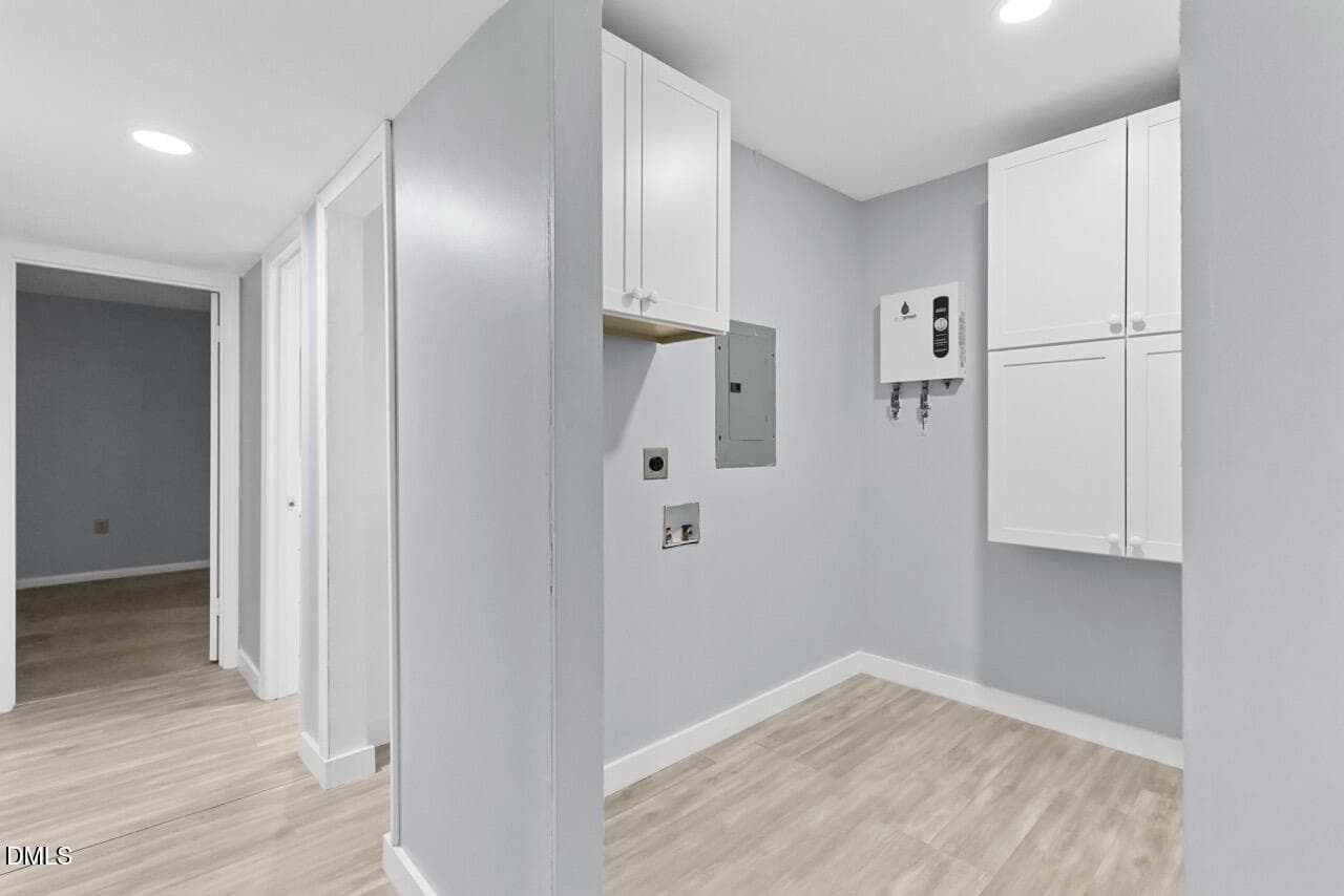Laundry - 500 Umstead Drive, Chapel Hill, NC 27516, Chapel Hill