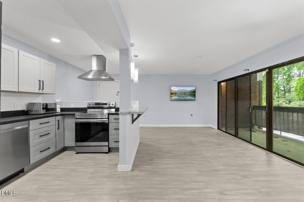 Living & Kitchen - 500 Umstead Drive, Chapel Hill, NC 27516, Chapel Hill