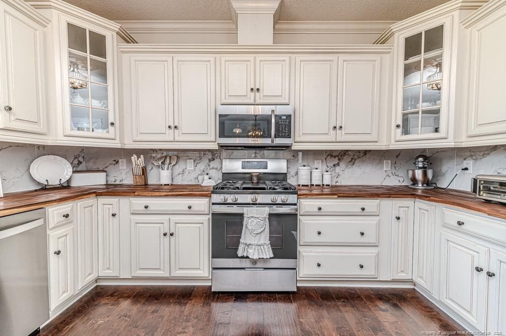 Kitchen - Gas Range - 10110 NC 27 Highway W, Lillington, NC 27546