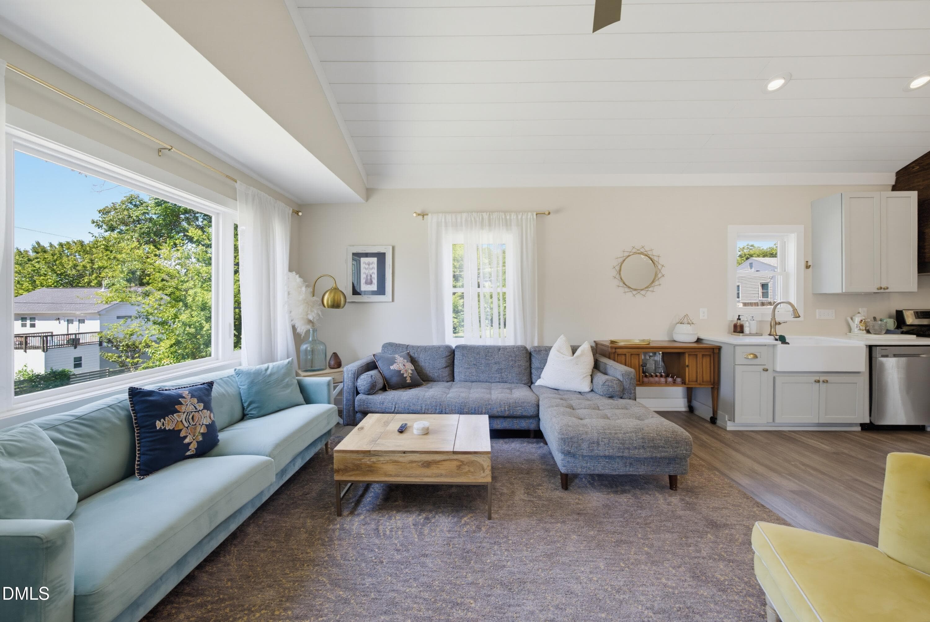 Living area - 601 Quarry Street, Raleigh, NC 27601