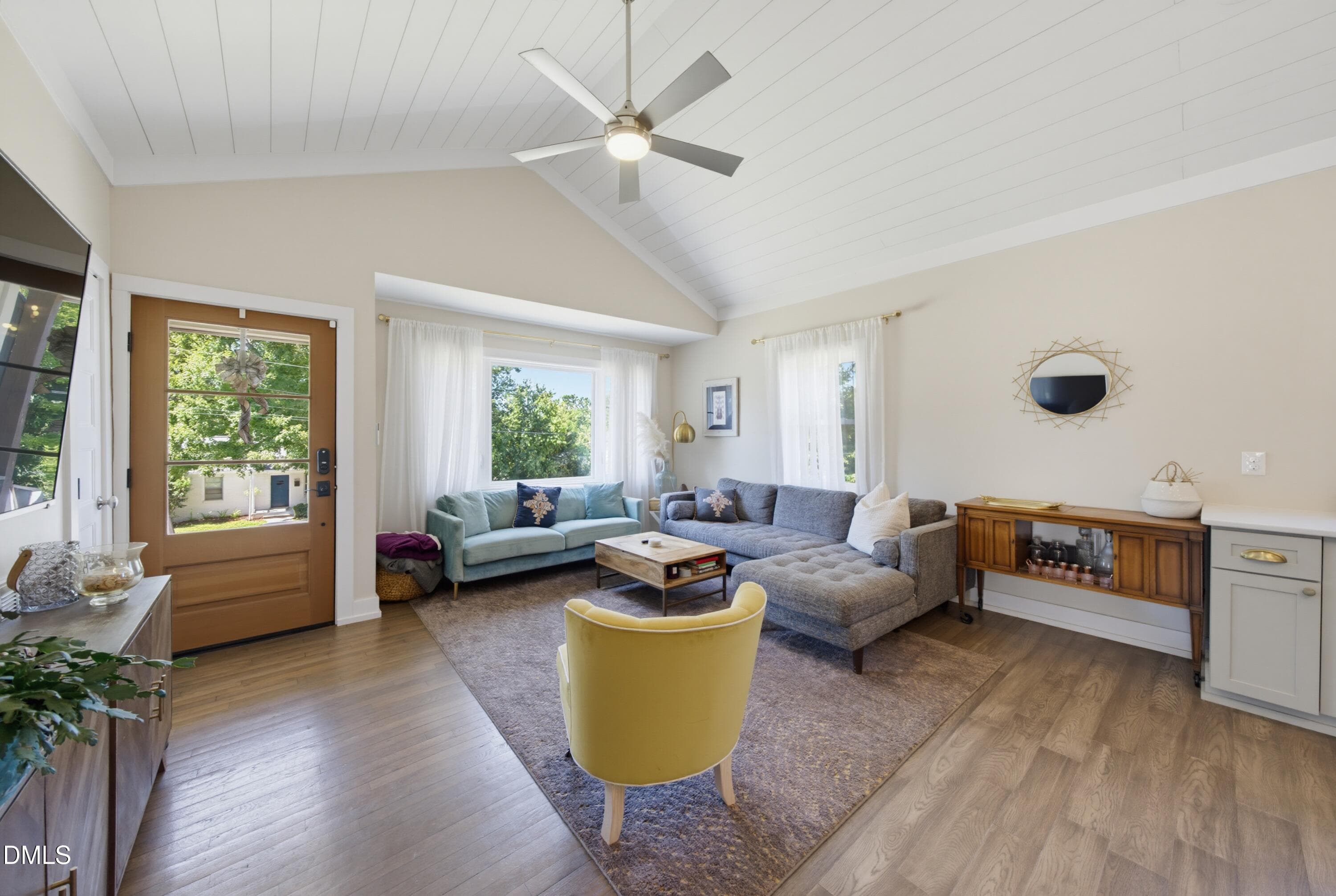 Living area - 601 Quarry Street, Raleigh, NC 27601