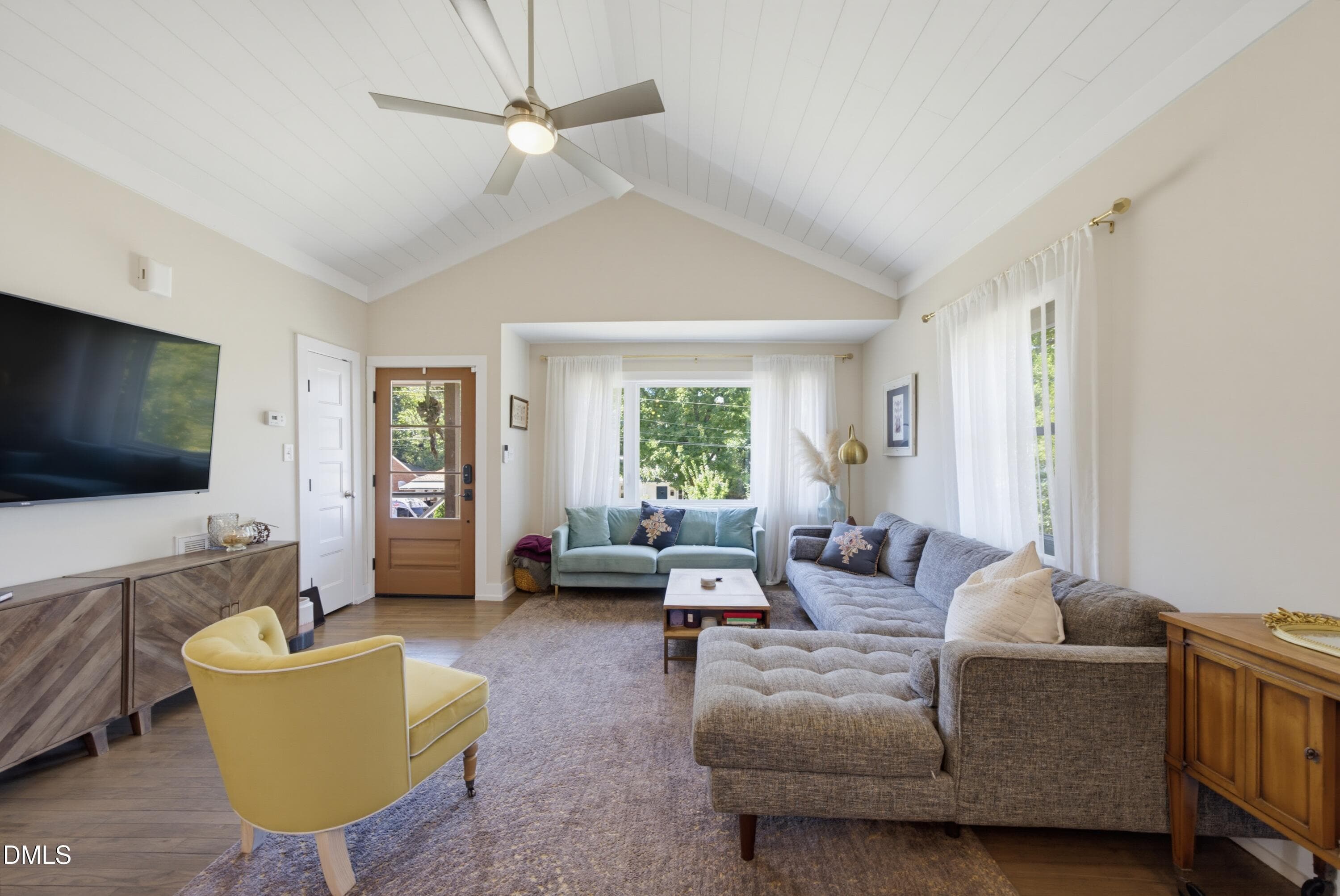 Living area - 601 Quarry Street, Raleigh, NC 27601
