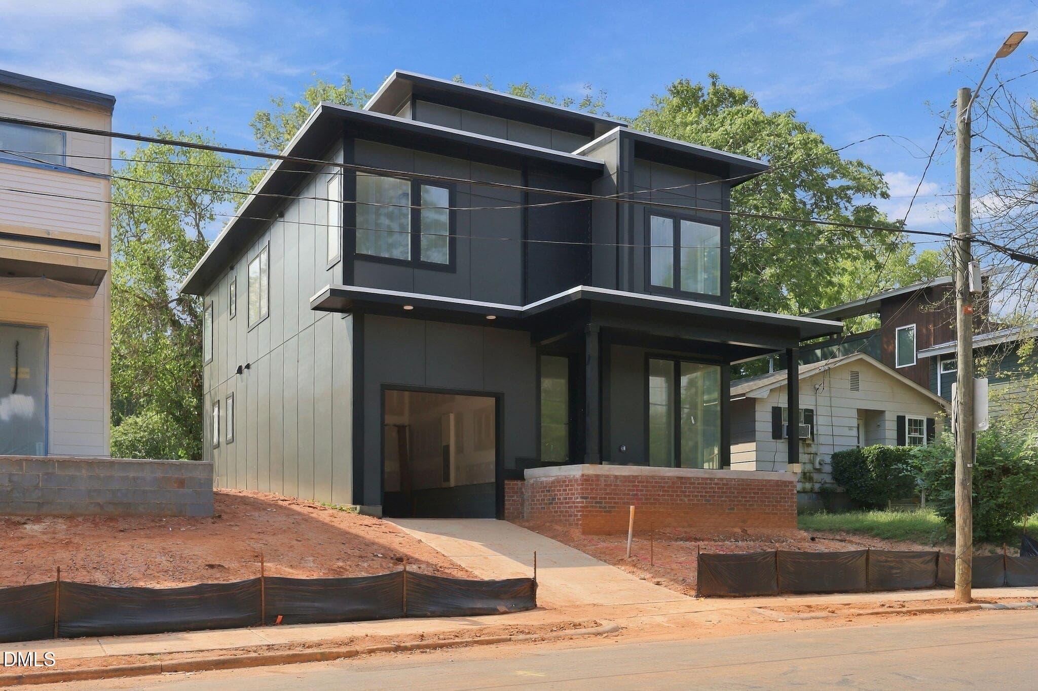 2-web-or-mls-IMG_0182_1 - 814 E Davie Street, Raleigh, NC 27601