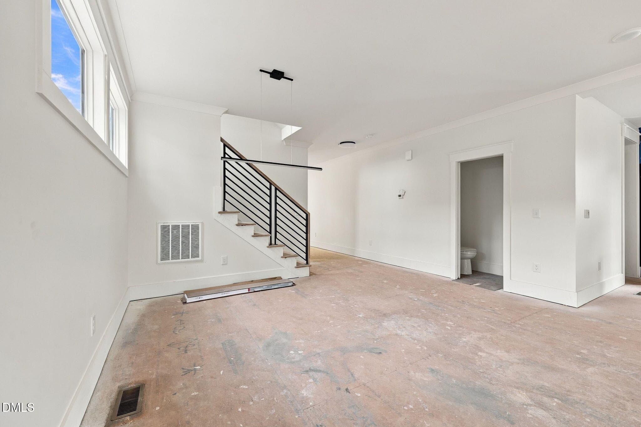 7-web-or-mls-IMG_0087 - 814 E Davie Street, Raleigh, NC 27601