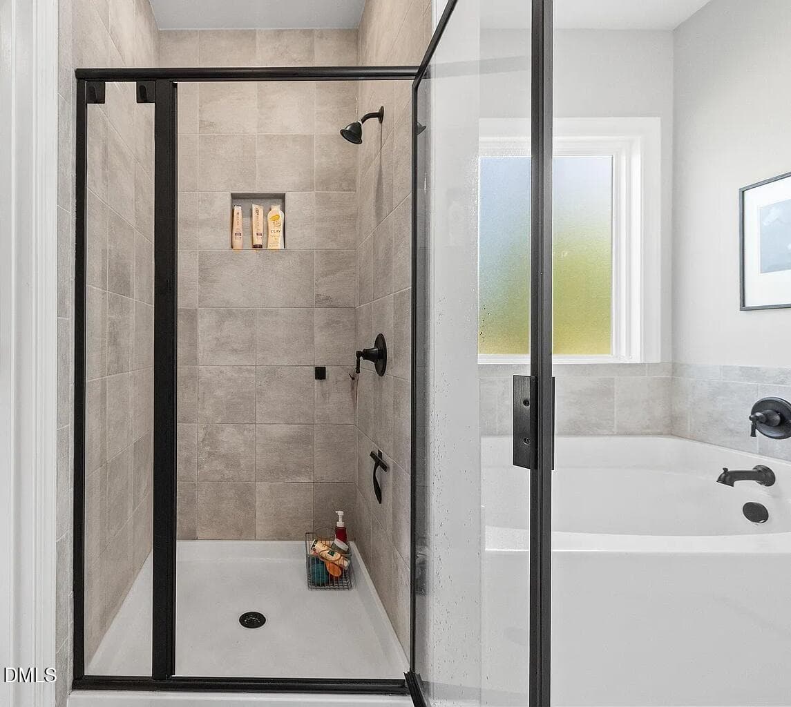 Master bathroom - 240 Sourgum Court, Zebulon, NC 27597