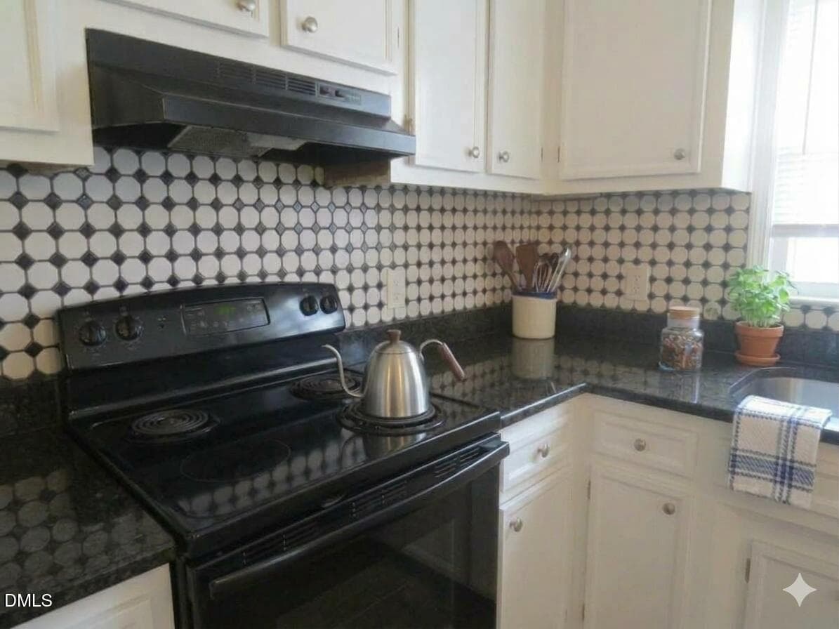 Kitchen - 25 E North Street, Angier, NC 27501