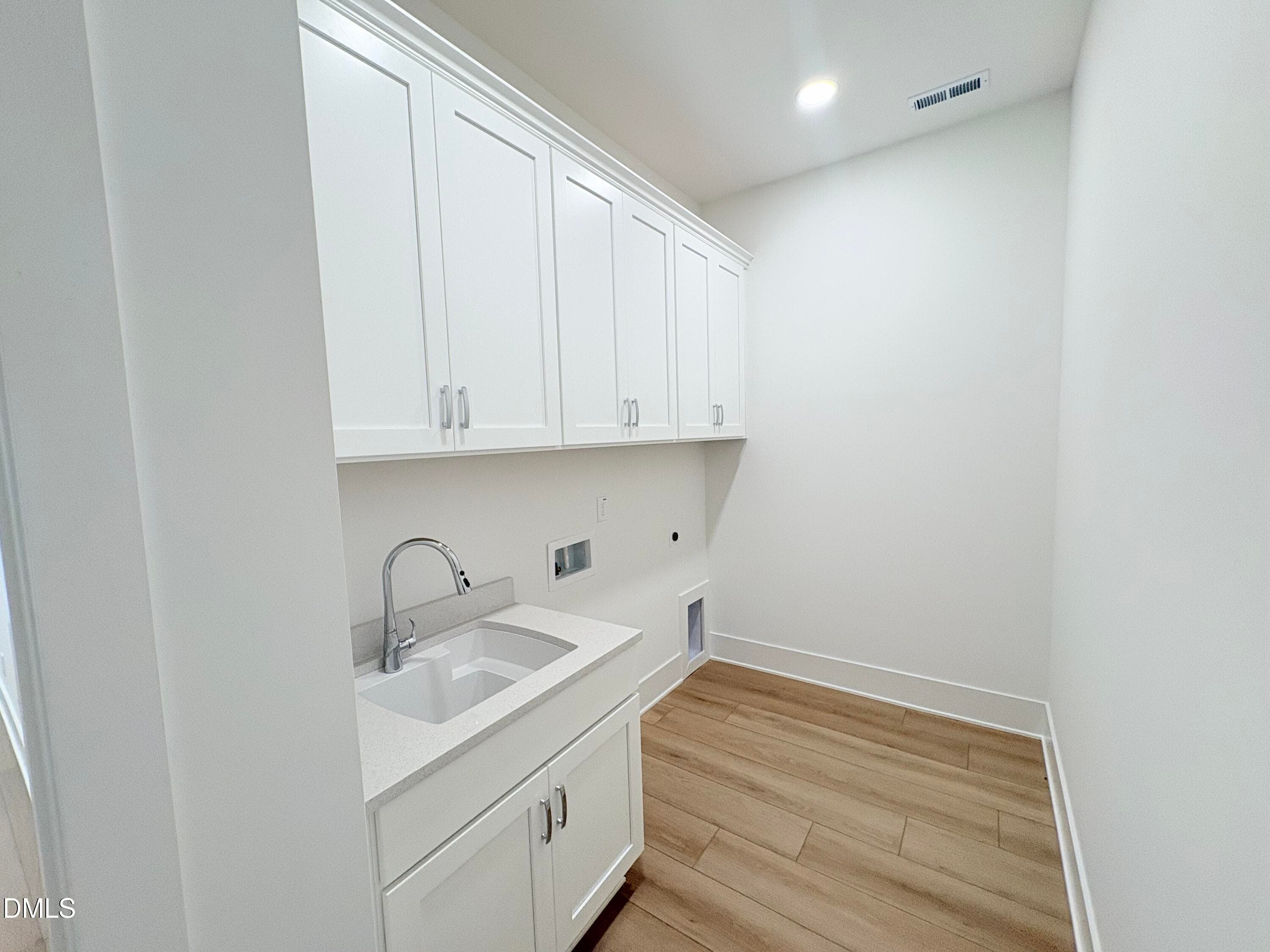 Laundry - 2417 Gracemount Drive 239, Raleigh, NC 27610