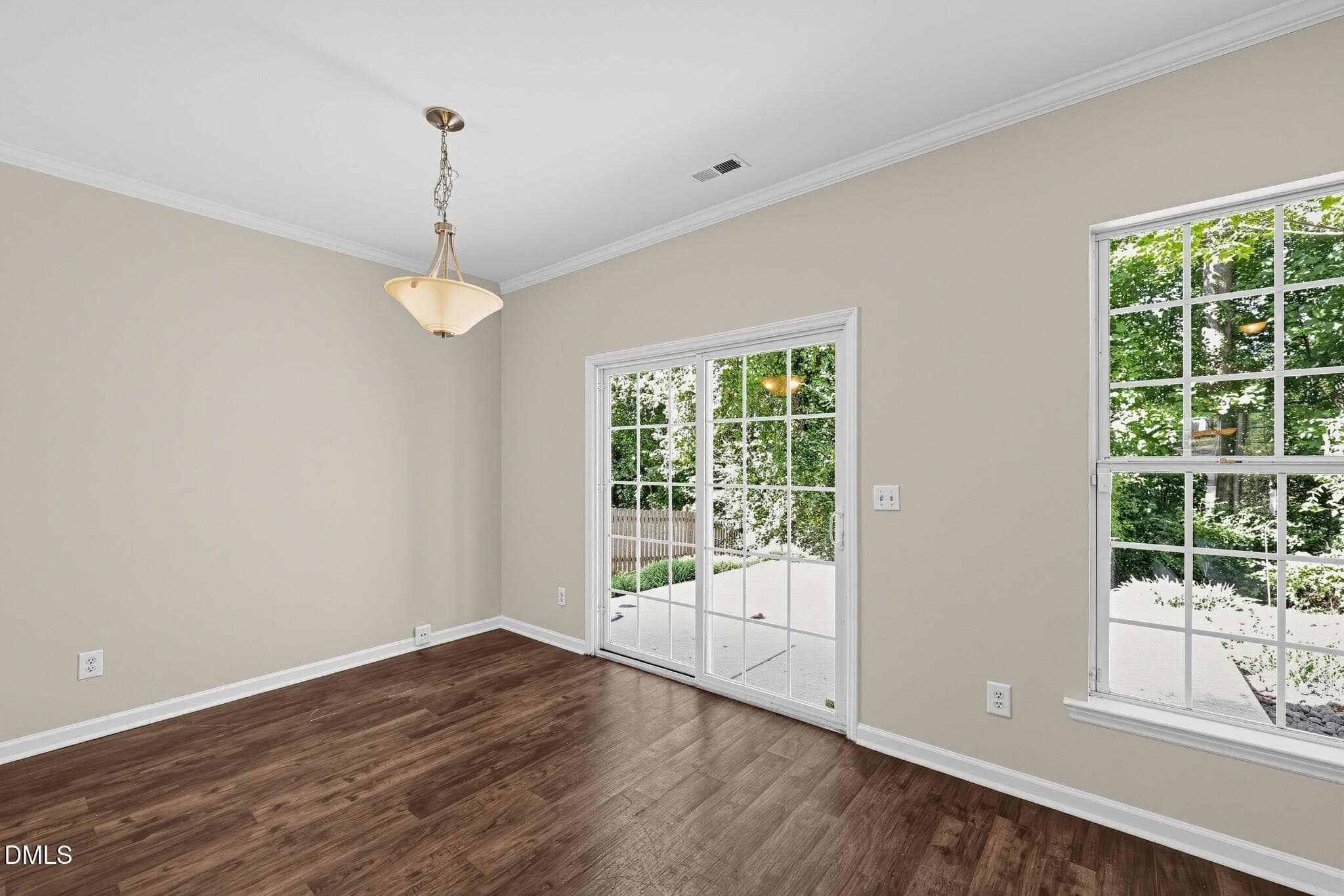 08_2100_Betry_Pl-Living_room-9873 - 2100 Betry Place, Raleigh, NC 27603