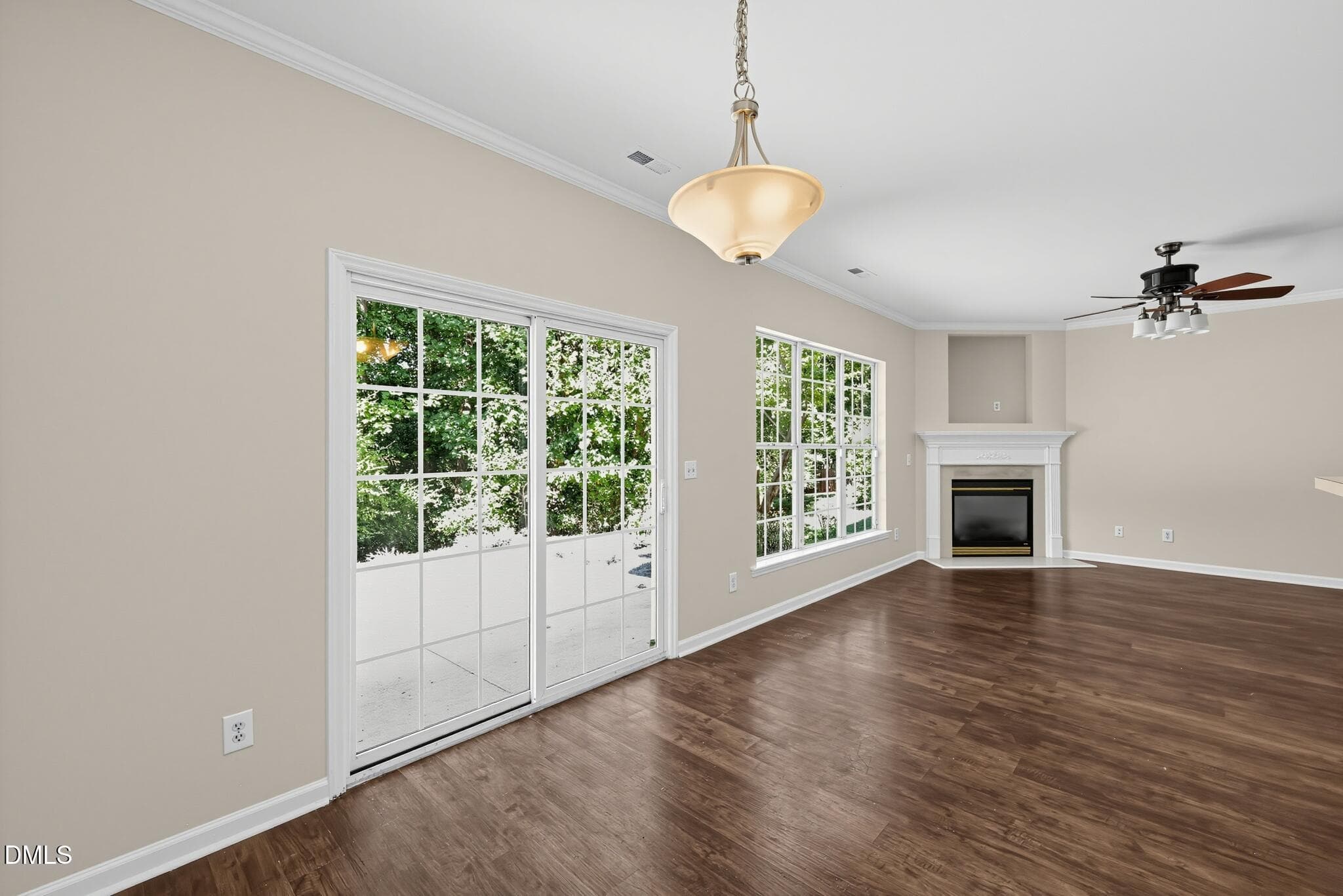 09_2100_Betry_Pl-Living_room-9874 - 2100 Betry Place, Raleigh, NC 27603