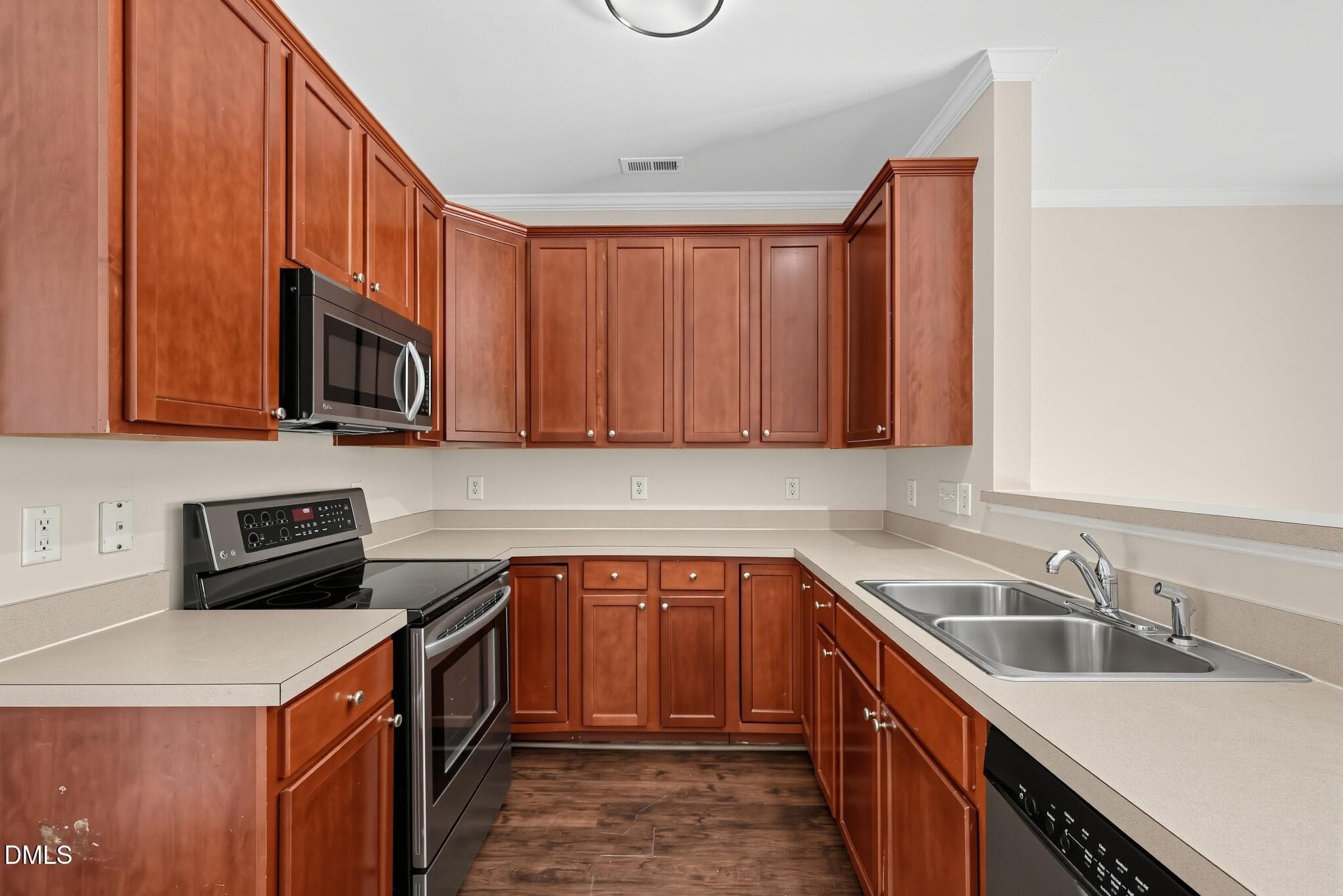 14_2100_Betry_Pl-Kitchen-9894 - 2100 Betry Place, Raleigh, NC 27603